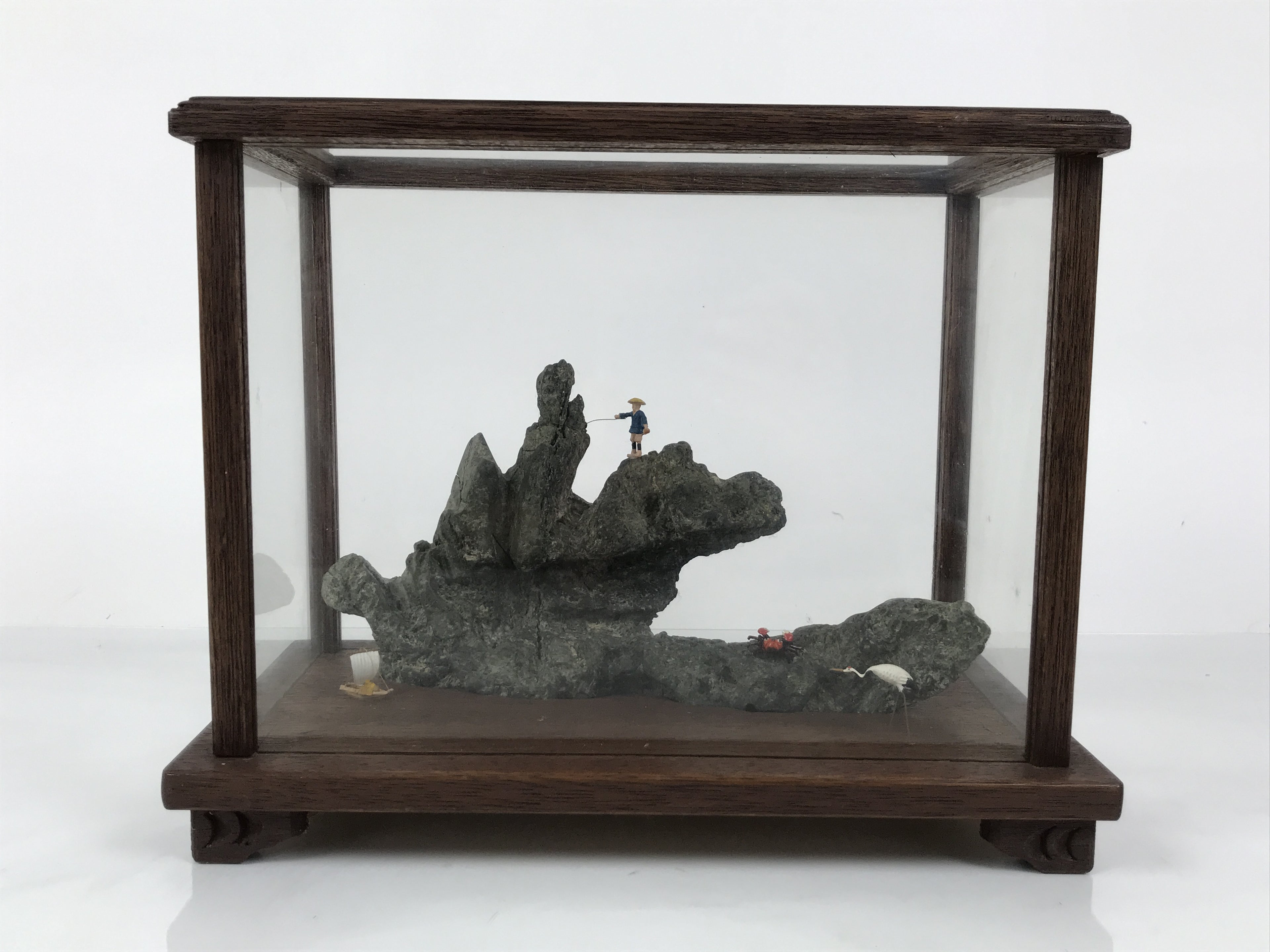 Japanese Fisherman Figurine Vtg Seaside Crab Crane Rock Glass Case Display ST93