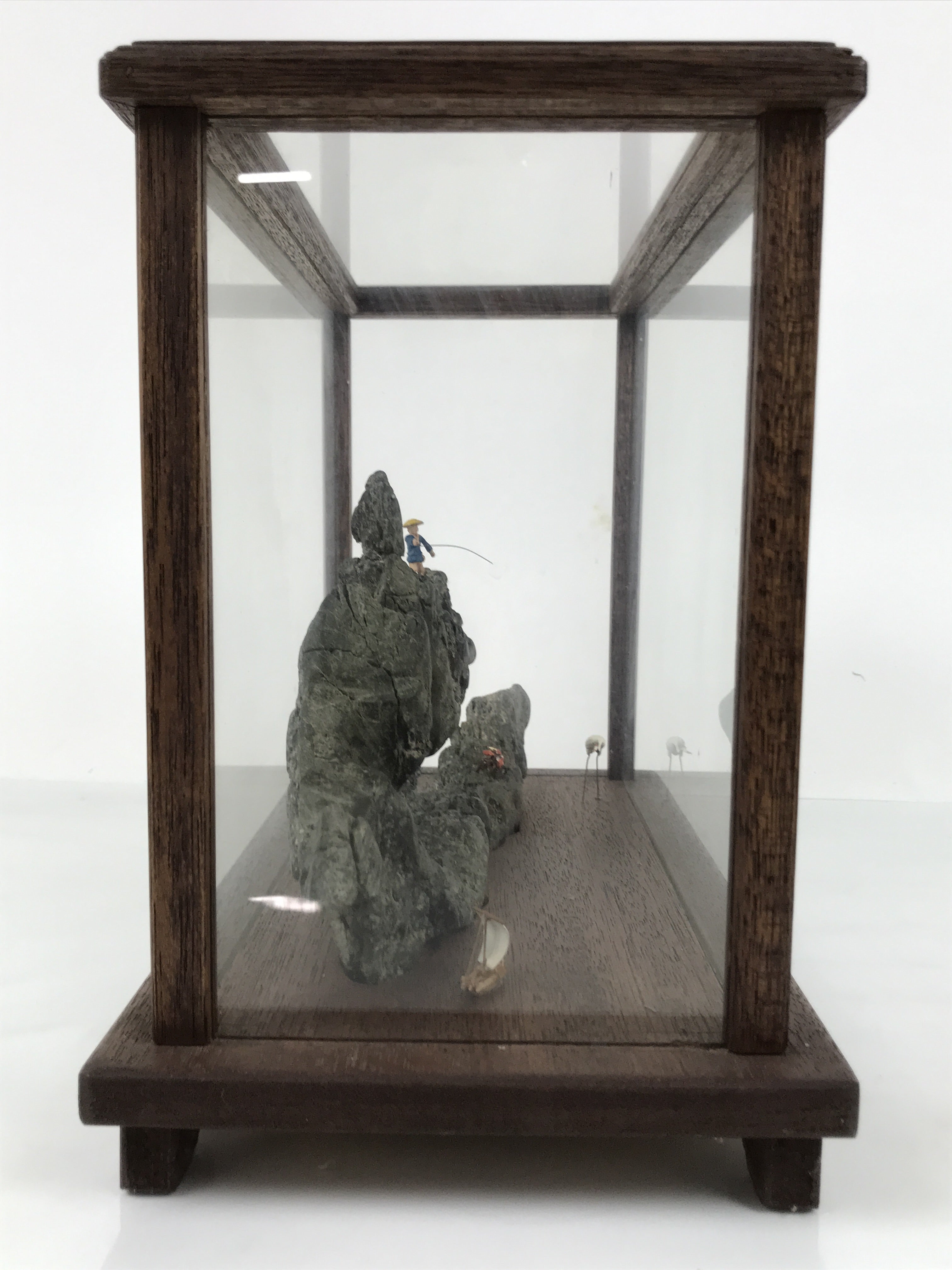 Japanese Fisherman Figurine Vtg Seaside Crab Crane Rock Glass Case Display ST93