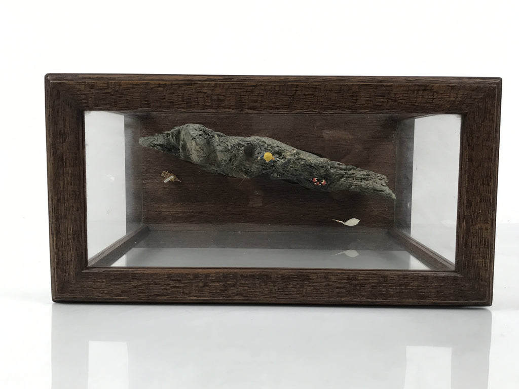 Japanese Fisherman Figurine Vtg Seaside Crab Crane Rock Glass Case Display ST93