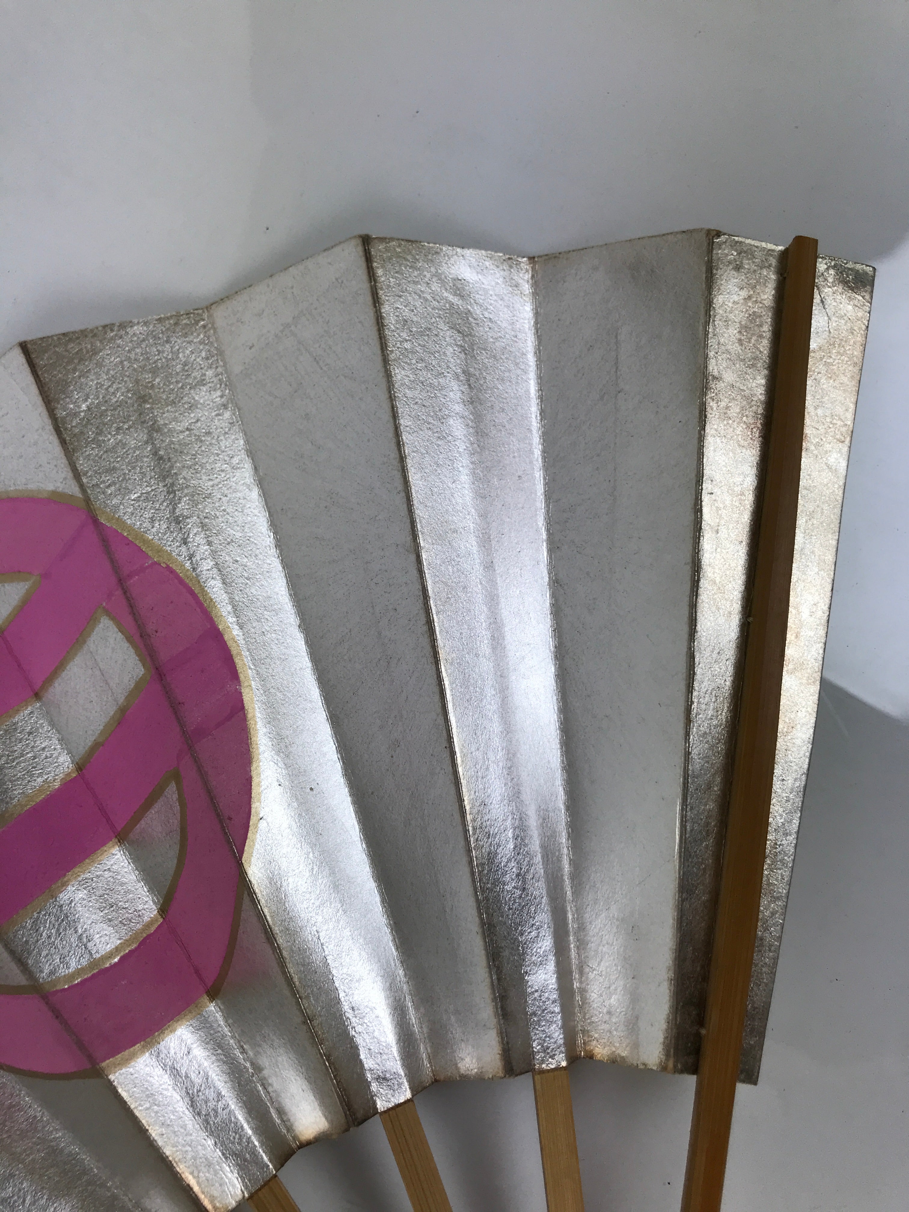 Japanese Folding Fan Maisen Sensu Vtg Bamboo Frame Gold Foil Red Mon Crest 4D893