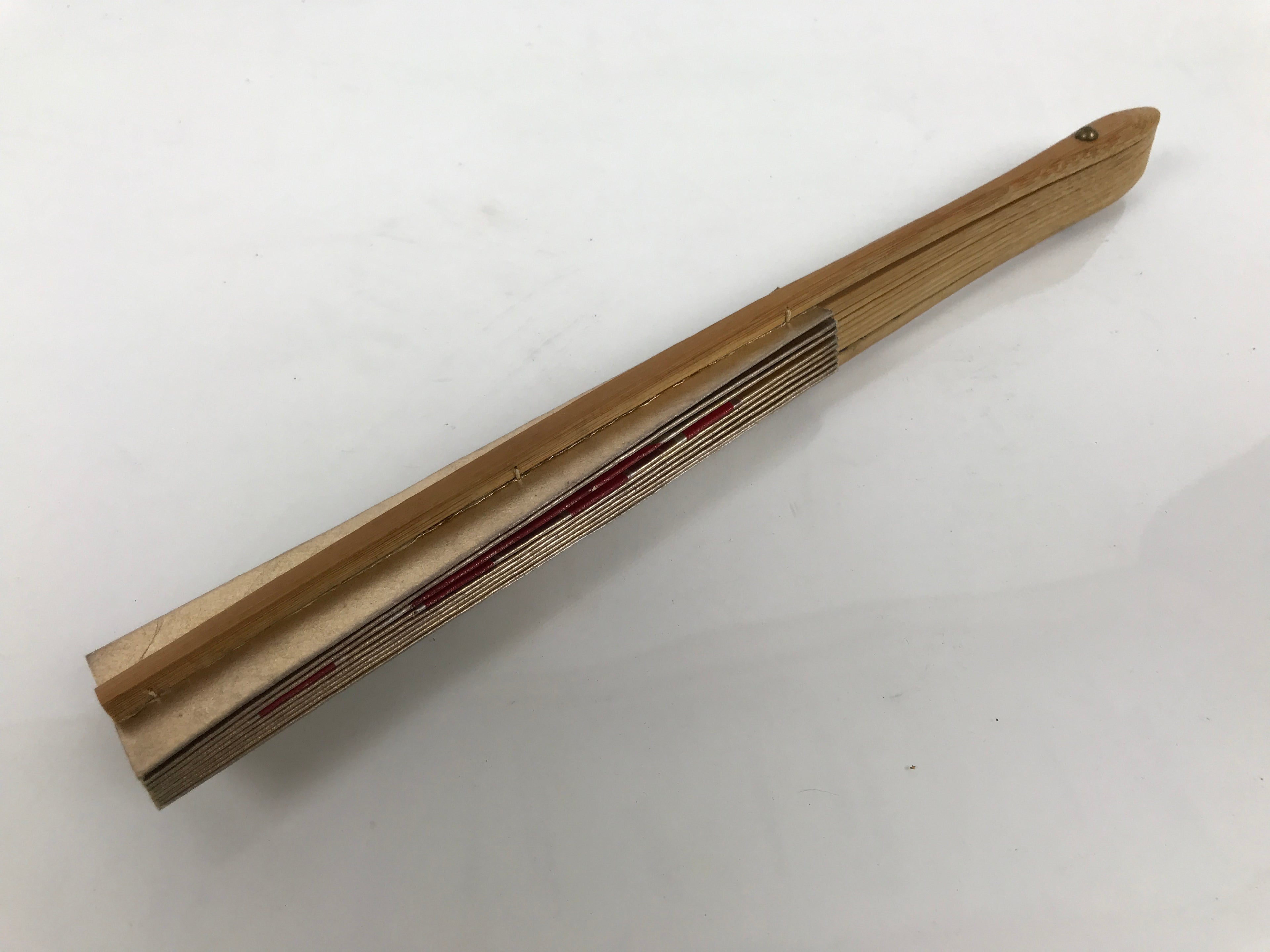 Japanese Folding Fan Maisen Sensu Vtg Bamboo Frame Gold Foil Red Mon Crest 4D893