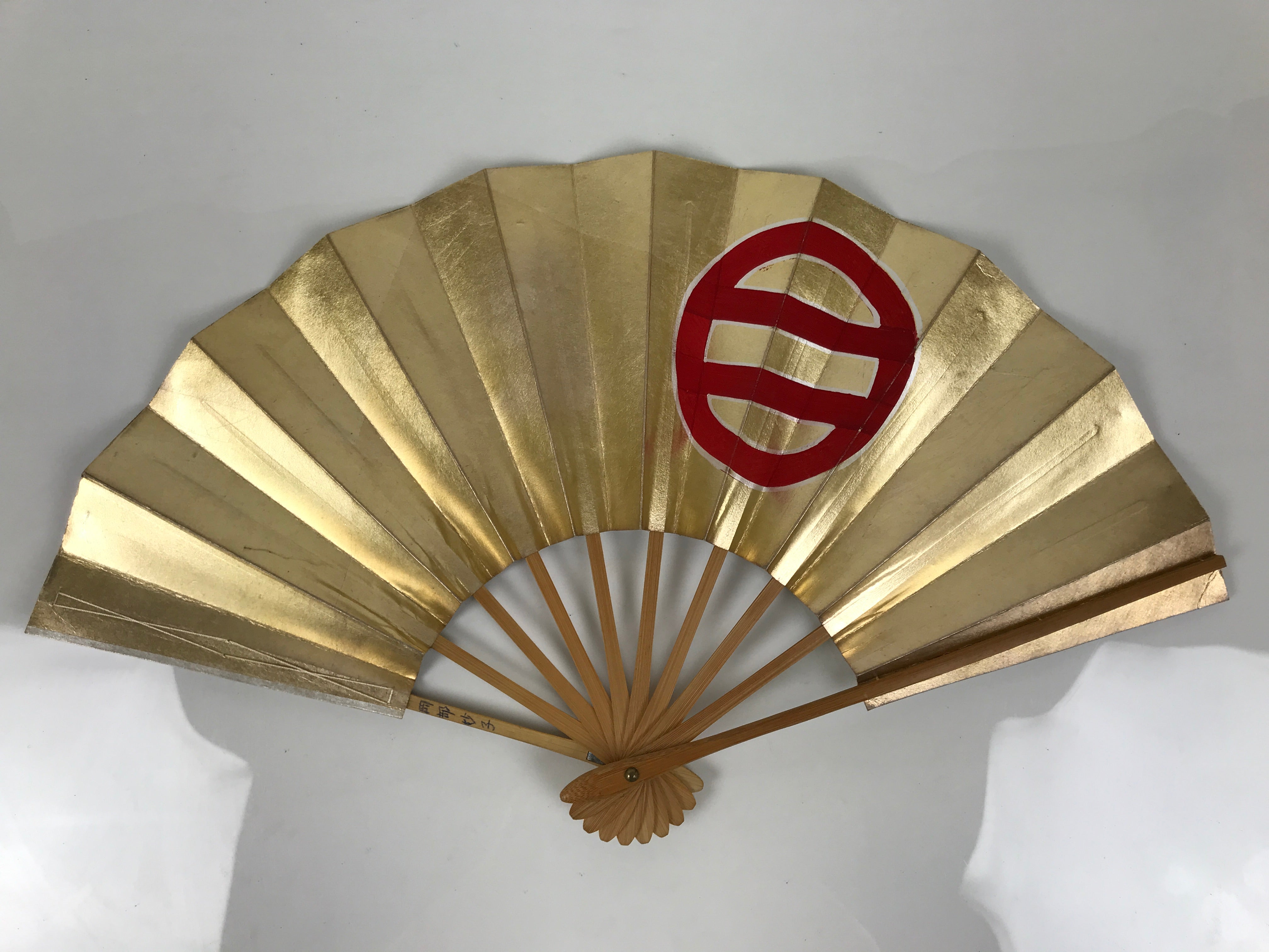 Japanese Folding Fan Maisen Sensu Vtg Bamboo Frame Gold Foil Red Mon Crest 4D893