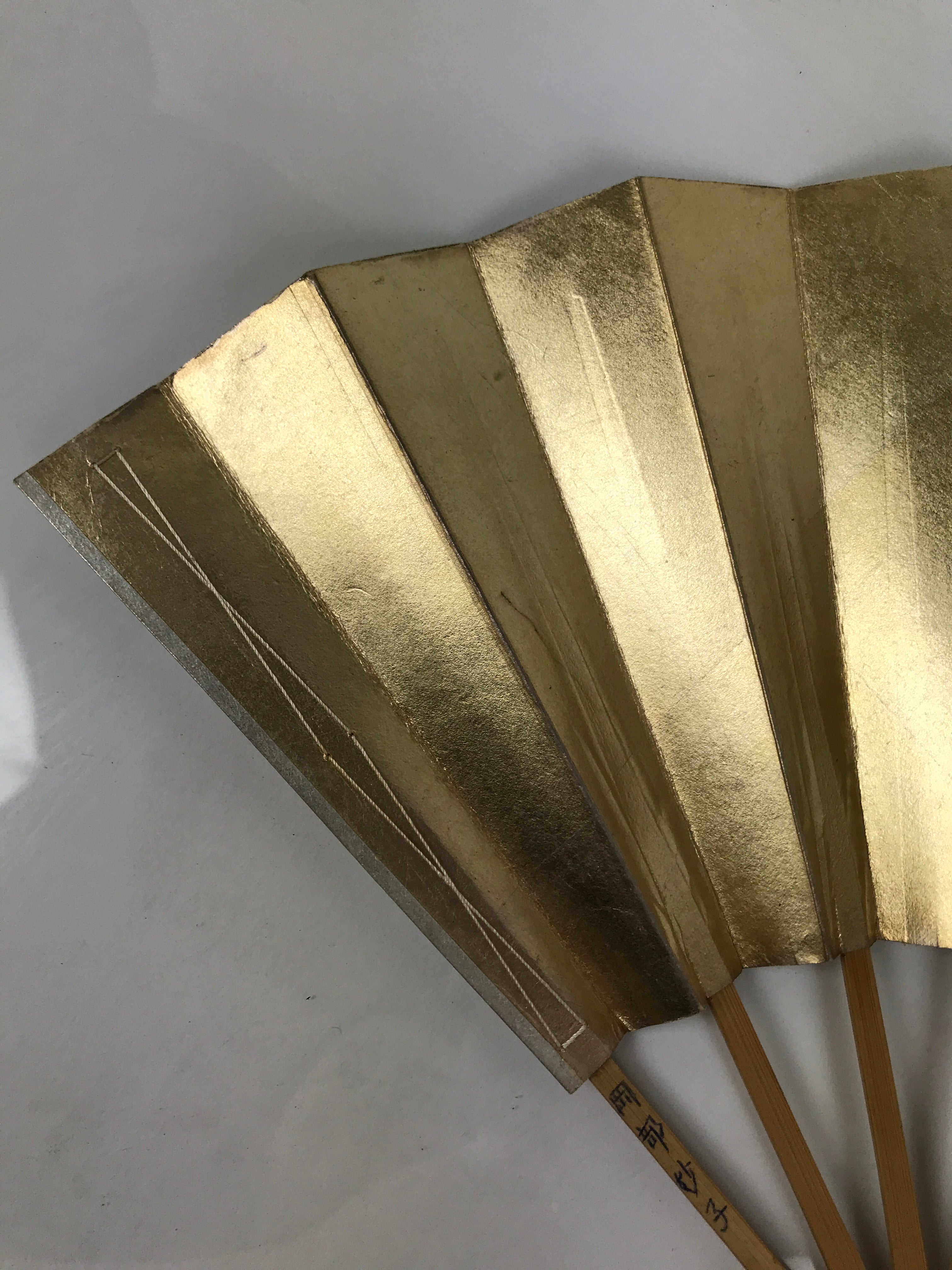 Japanese Folding Fan Maisen Sensu Vtg Bamboo Frame Gold Foil Red Mon Crest 4D893