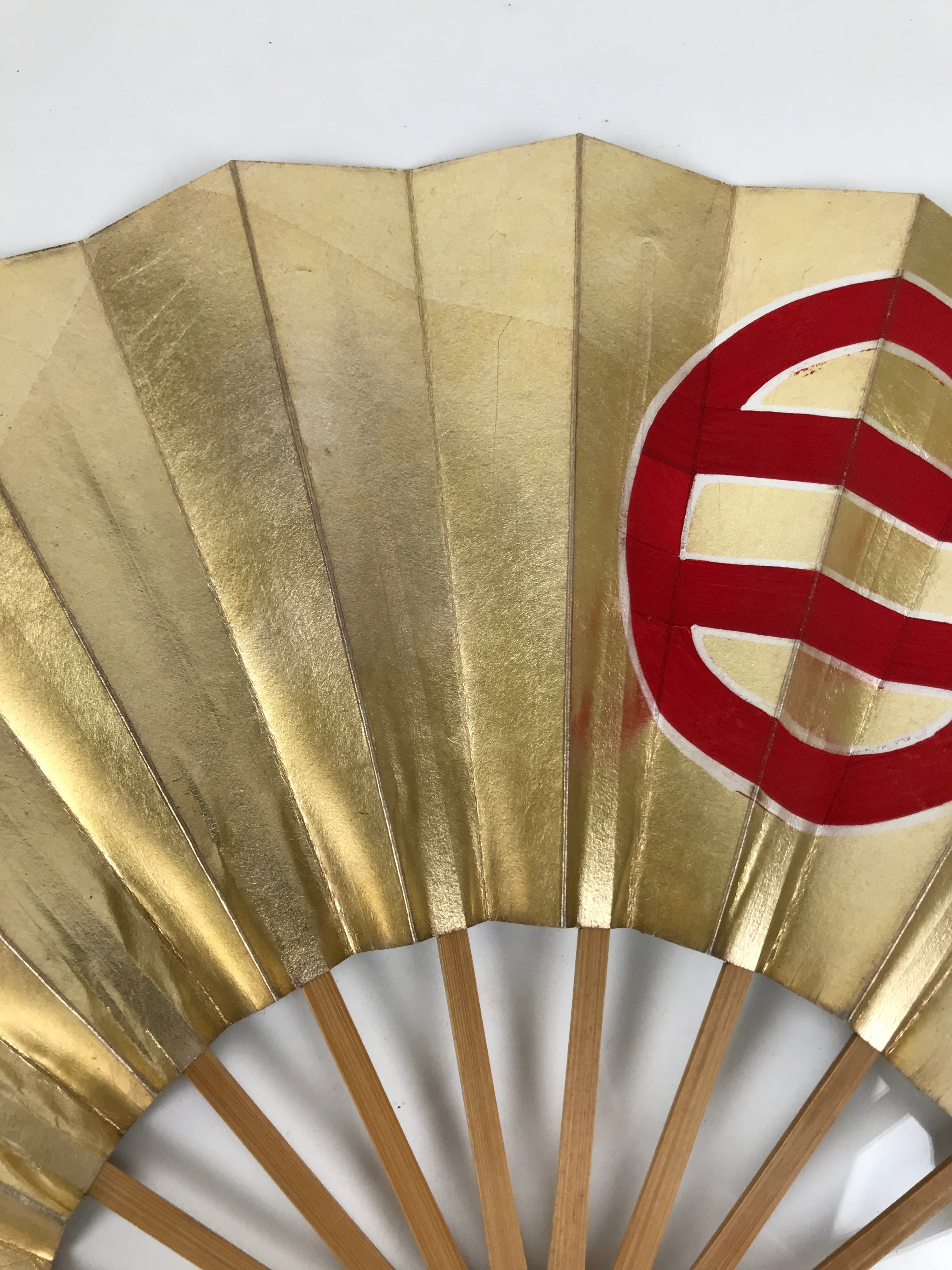 Japanese Folding Fan Maisen Sensu Vtg Bamboo Frame Gold Foil Red Mon Crest 4D893