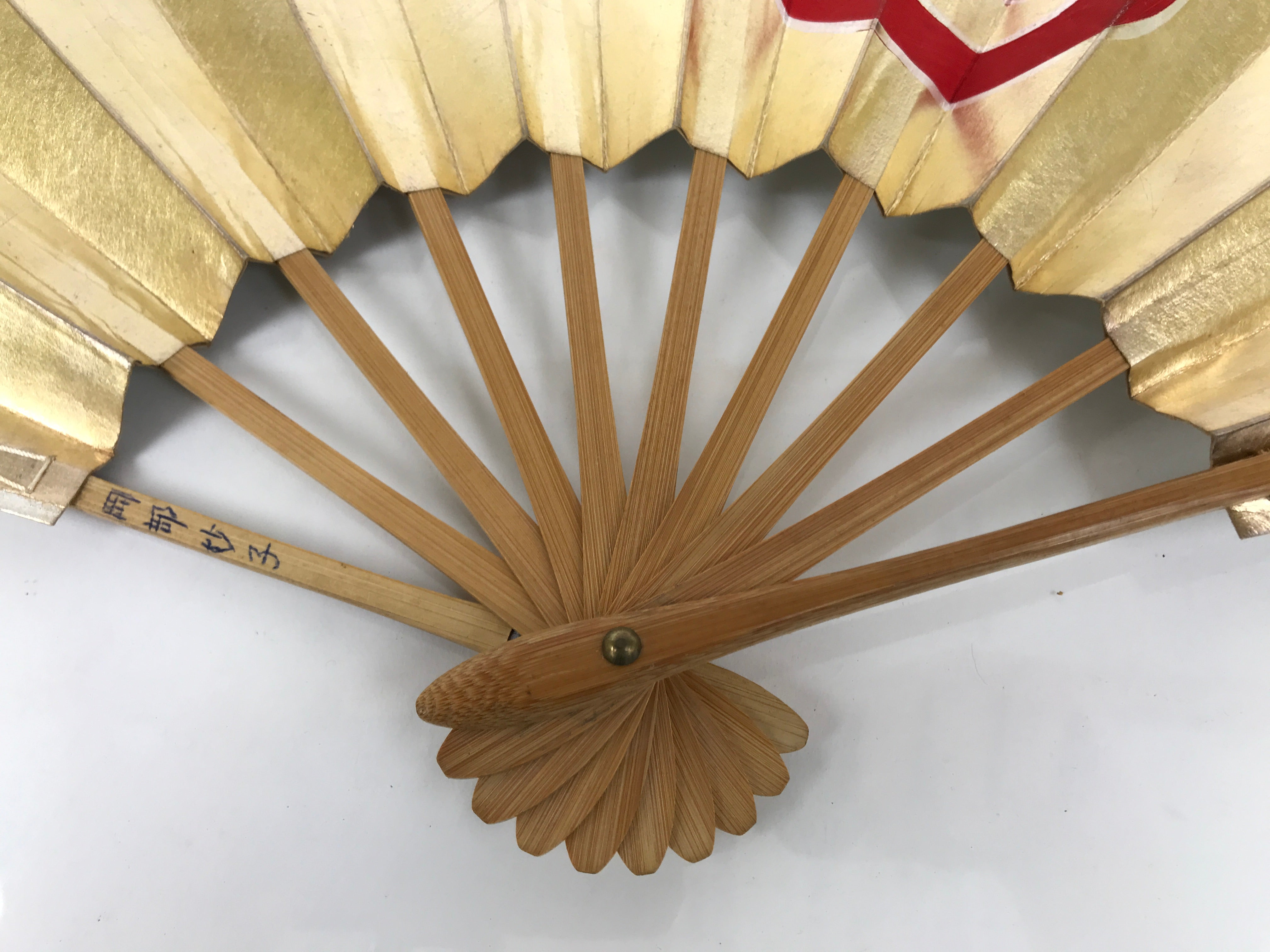Japanese Folding Fan Maisen Sensu Vtg Bamboo Frame Gold Foil Red Mon Crest 4D893