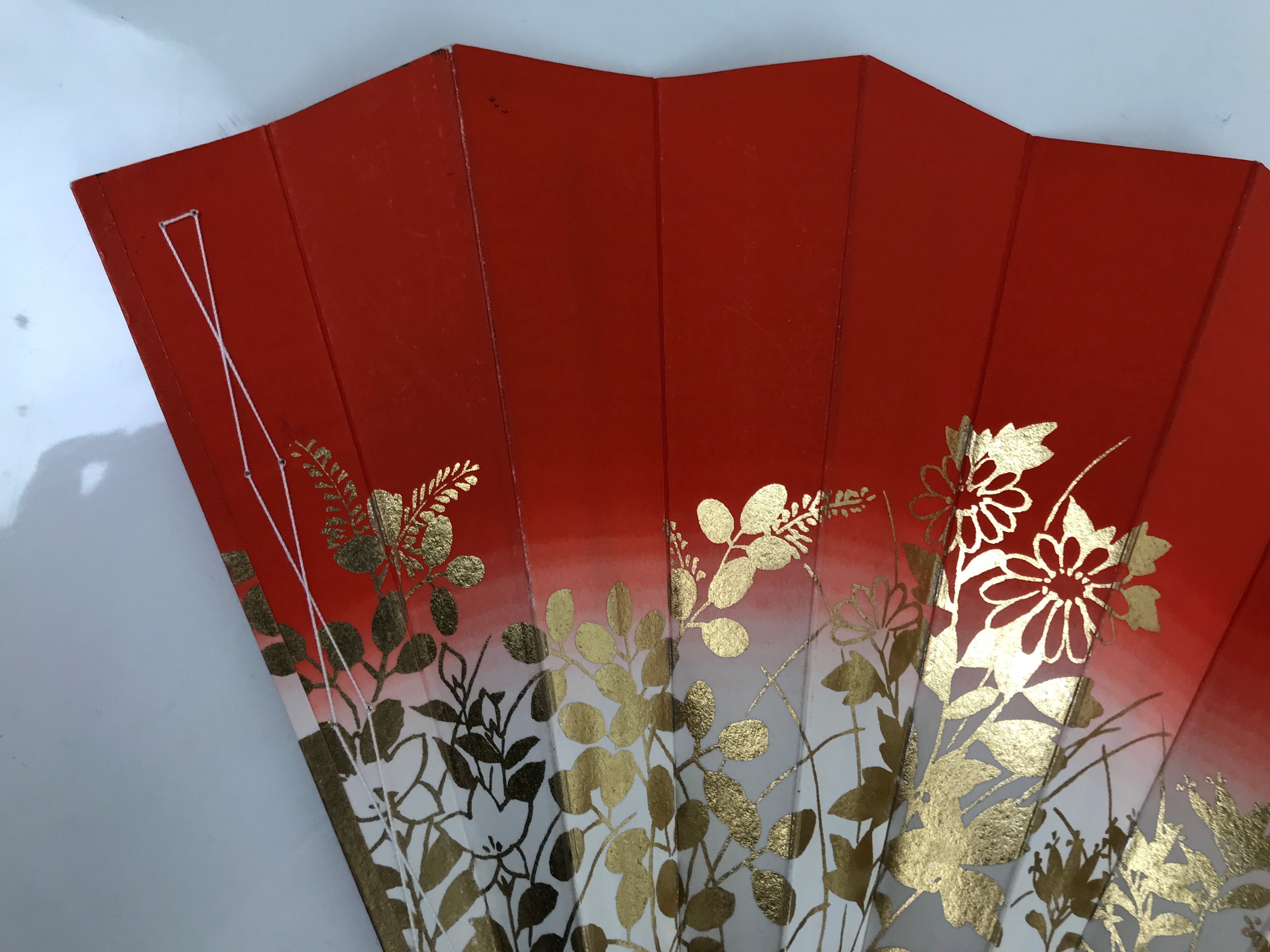 Japanese Folding Fan Maisen Sensu Vtg Black Bamboo Frame Floral Red Gold 4D880