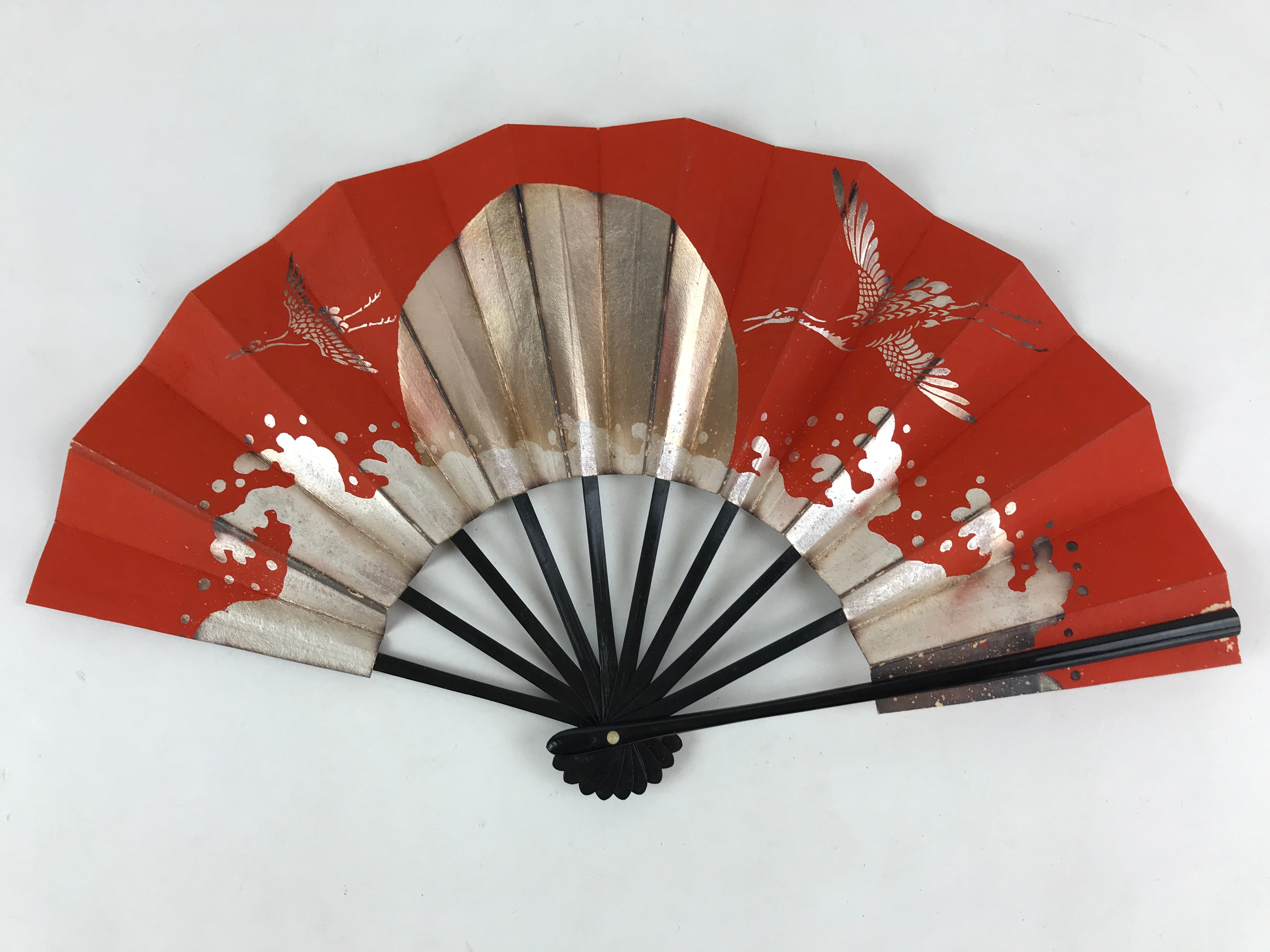 https://chidorivintage.com/cdn/shop/files/Japanese-Folding-Fan-Sensu-Vtg-Bamboo-Frame-Cranes-Lucky-Red-Silver-Bronze-4D640-3.jpg?v=1690399370