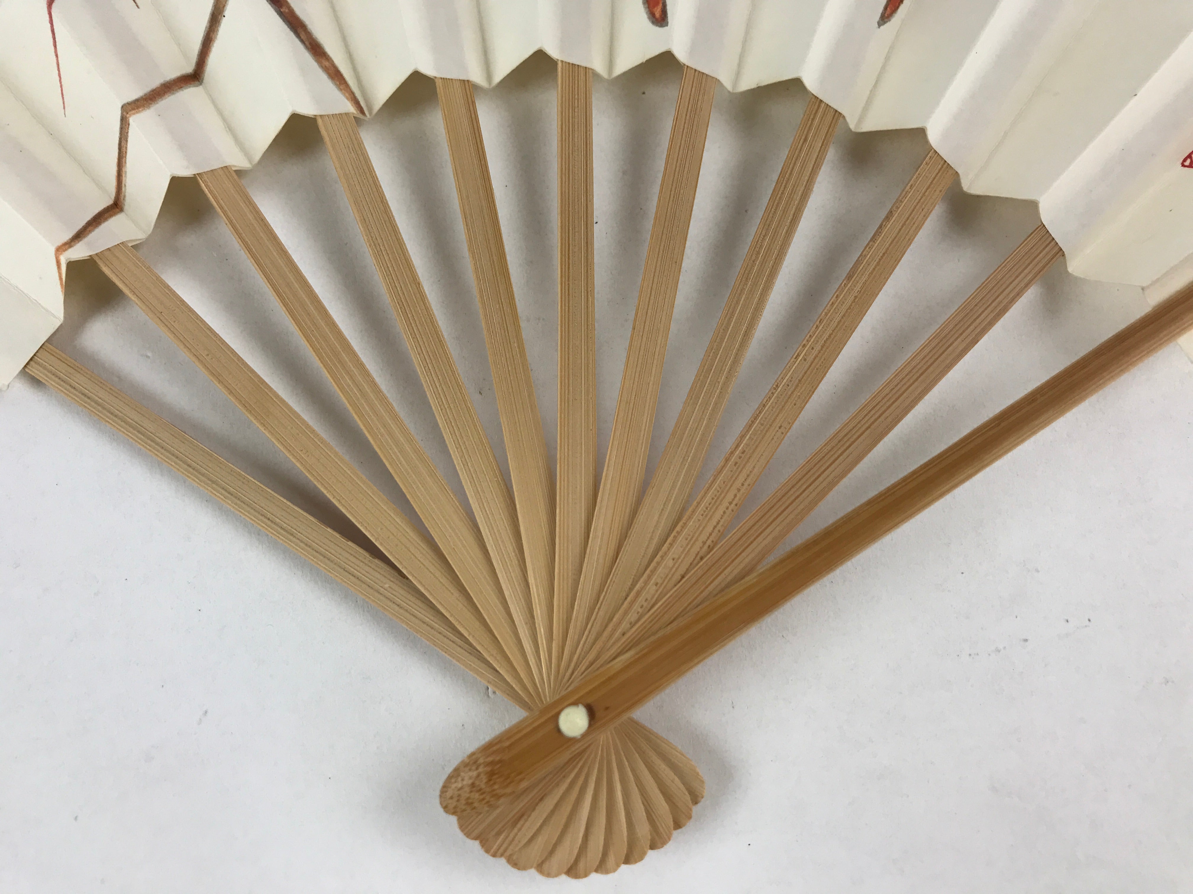 https://chidorivintage.com/cdn/shop/files/Japanese-Folding-Fan-Sensu-Vtg-Bamboo-Frame-Crayfish-Kanji-White-Seal-4D660-9.jpg?v=1690572317