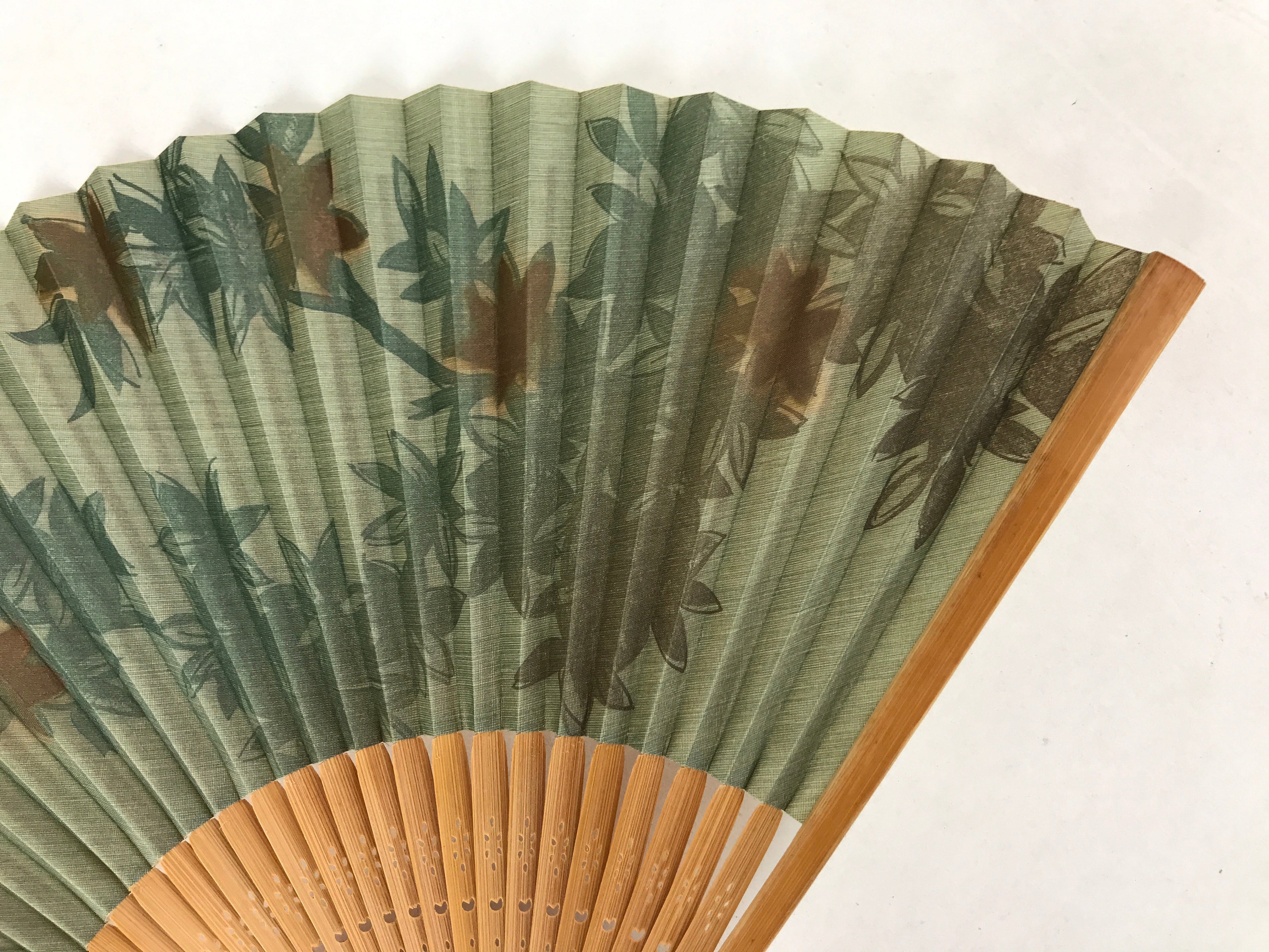 Japanese Folding Fan Sensu Vtg Bamboo Frame Flowers Forest Green 4D751