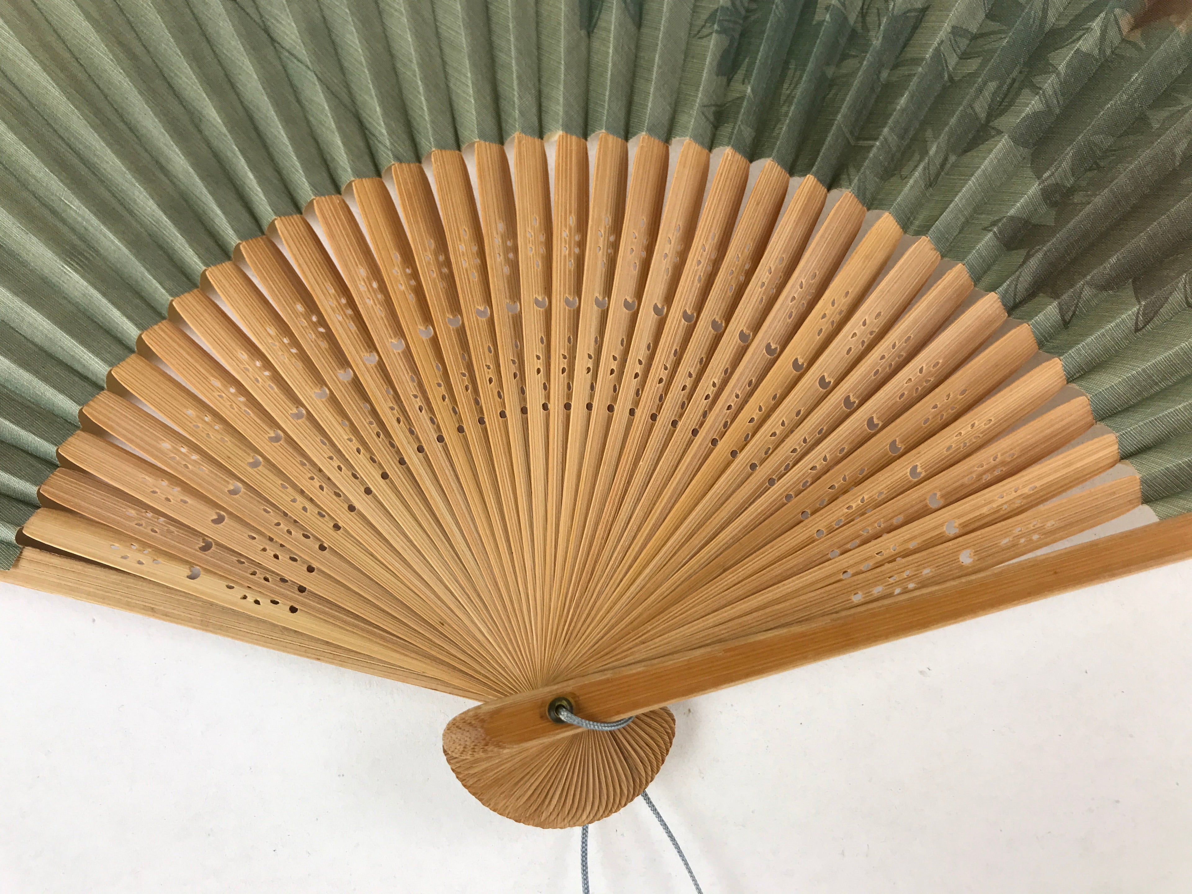 Japanese Folding Fan Sensu Vtg Bamboo Frame Flowers Forest Green 4D751
