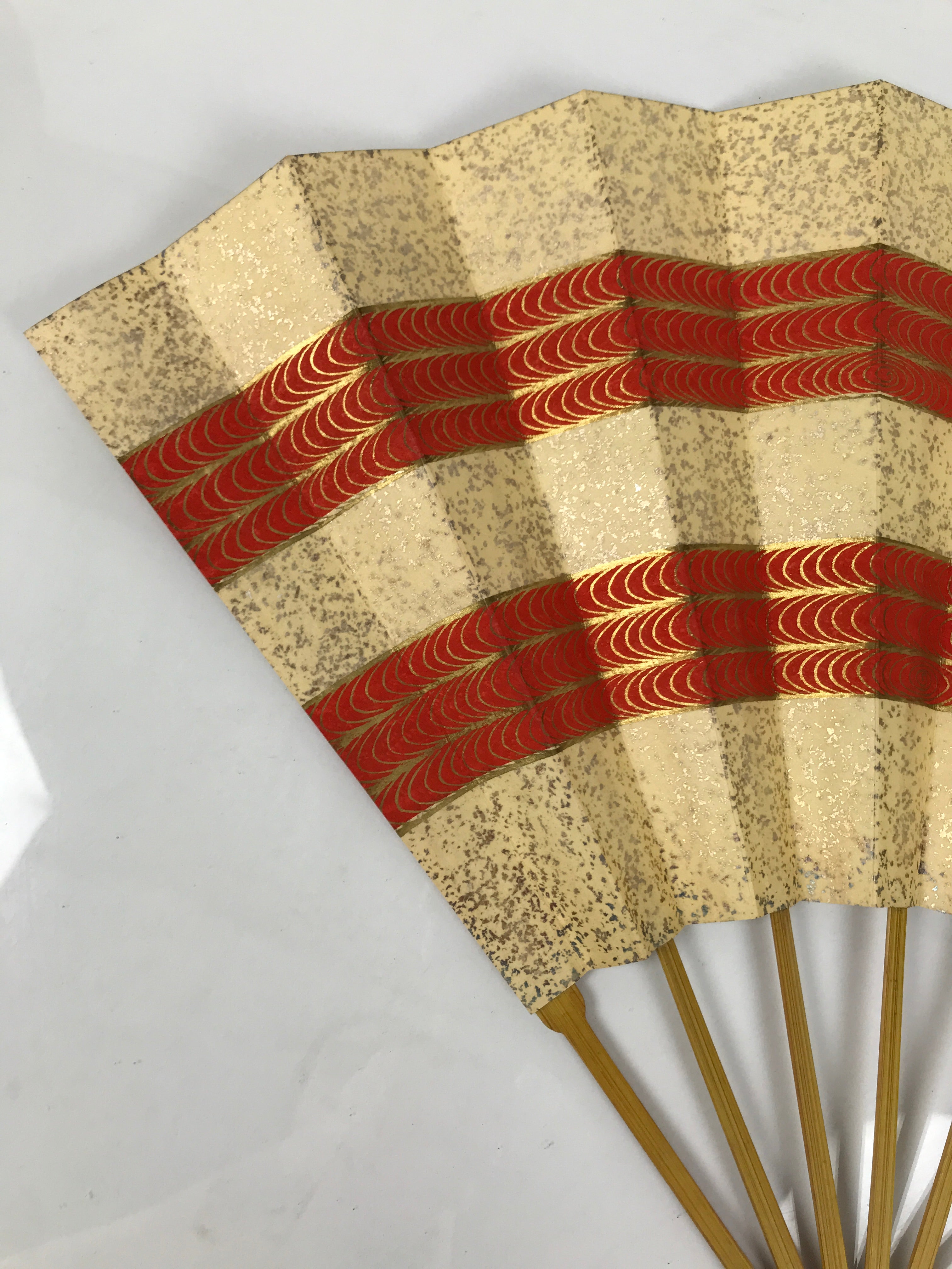 Japanese Folding Fan Sensu Vtg Bamboo Frame Red Beige Gold Waves Pattern 4D892