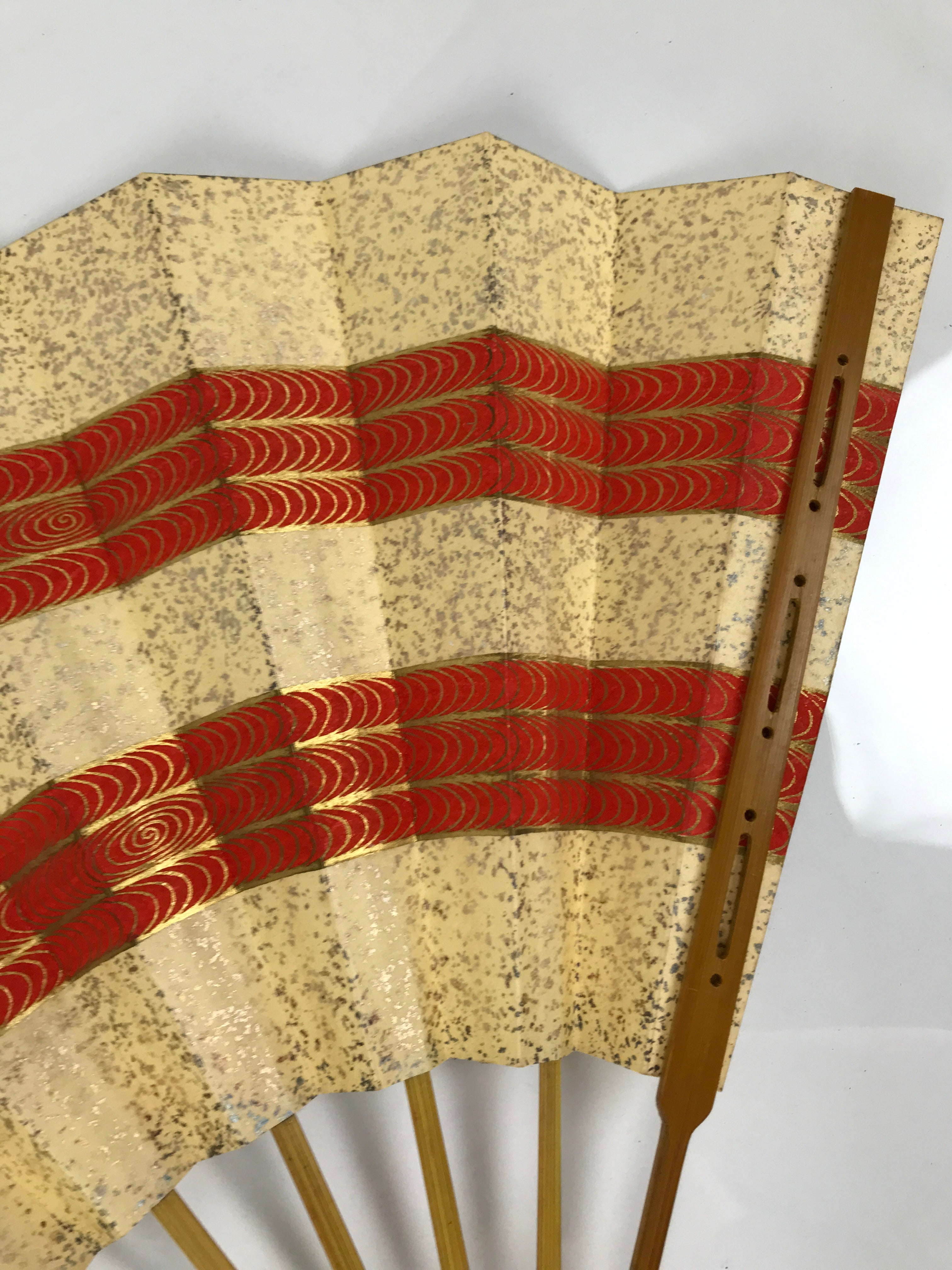 Japanese Folding Fan Sensu Vtg Bamboo Frame Red Beige Gold Waves Pattern 4D892