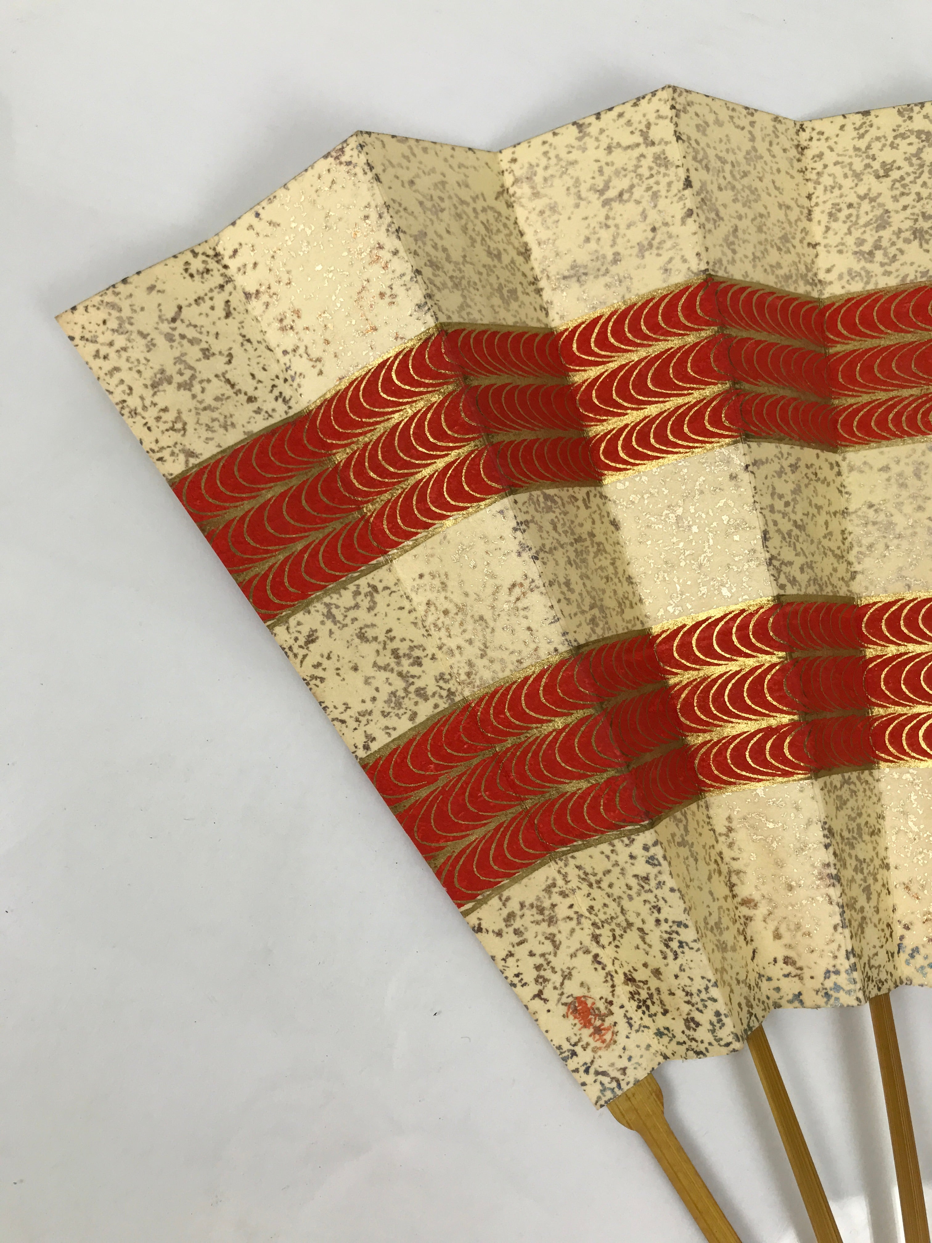 Japanese Folding Fan Sensu Vtg Bamboo Frame Red Beige Gold Waves Pattern 4D892