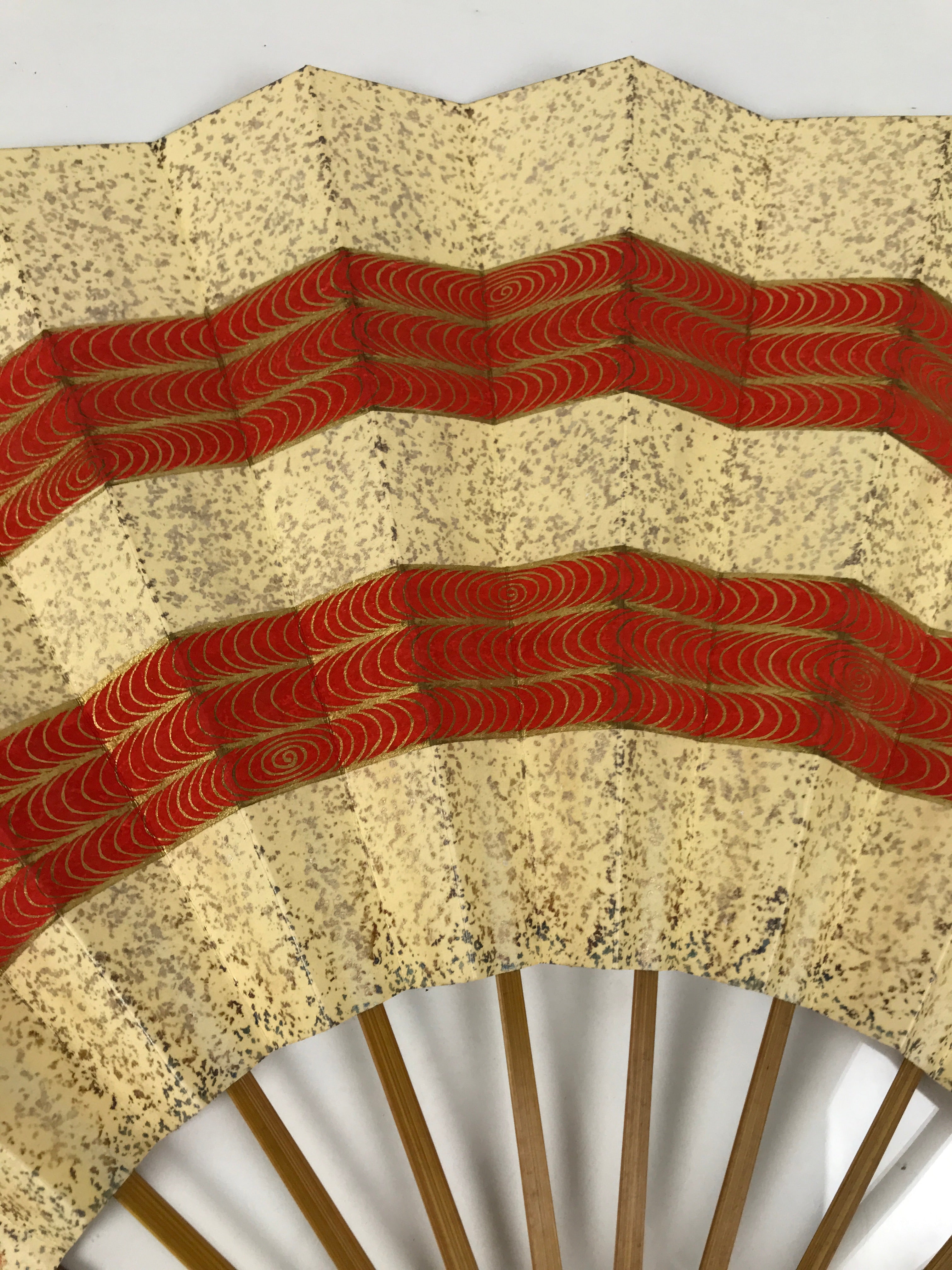 Japanese Folding Fan Sensu Vtg Bamboo Frame Red Beige Gold Waves Pattern 4D892