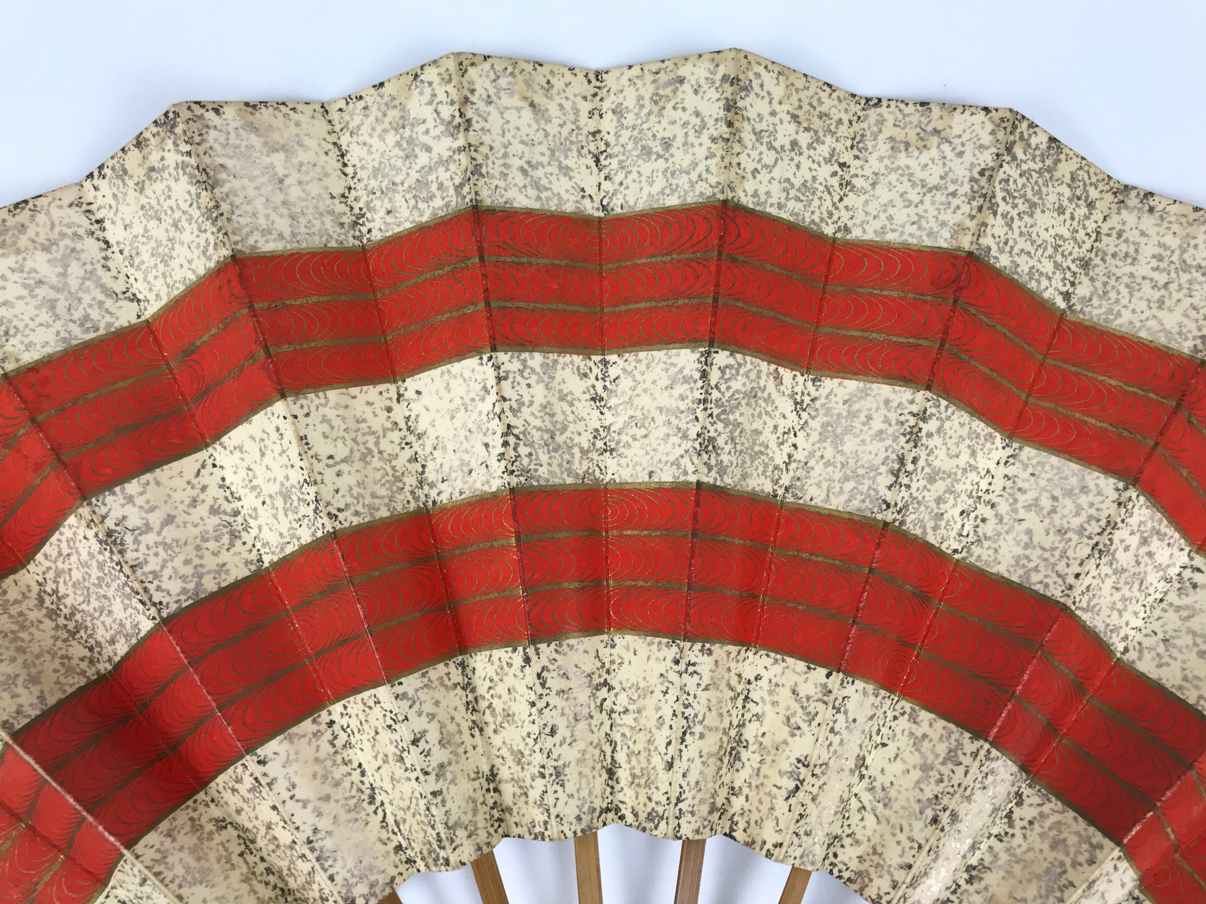 Japanese Folding Fan Sensu Vtg Bamboo Frame Red Beige Gold Waves Pattern 4D953