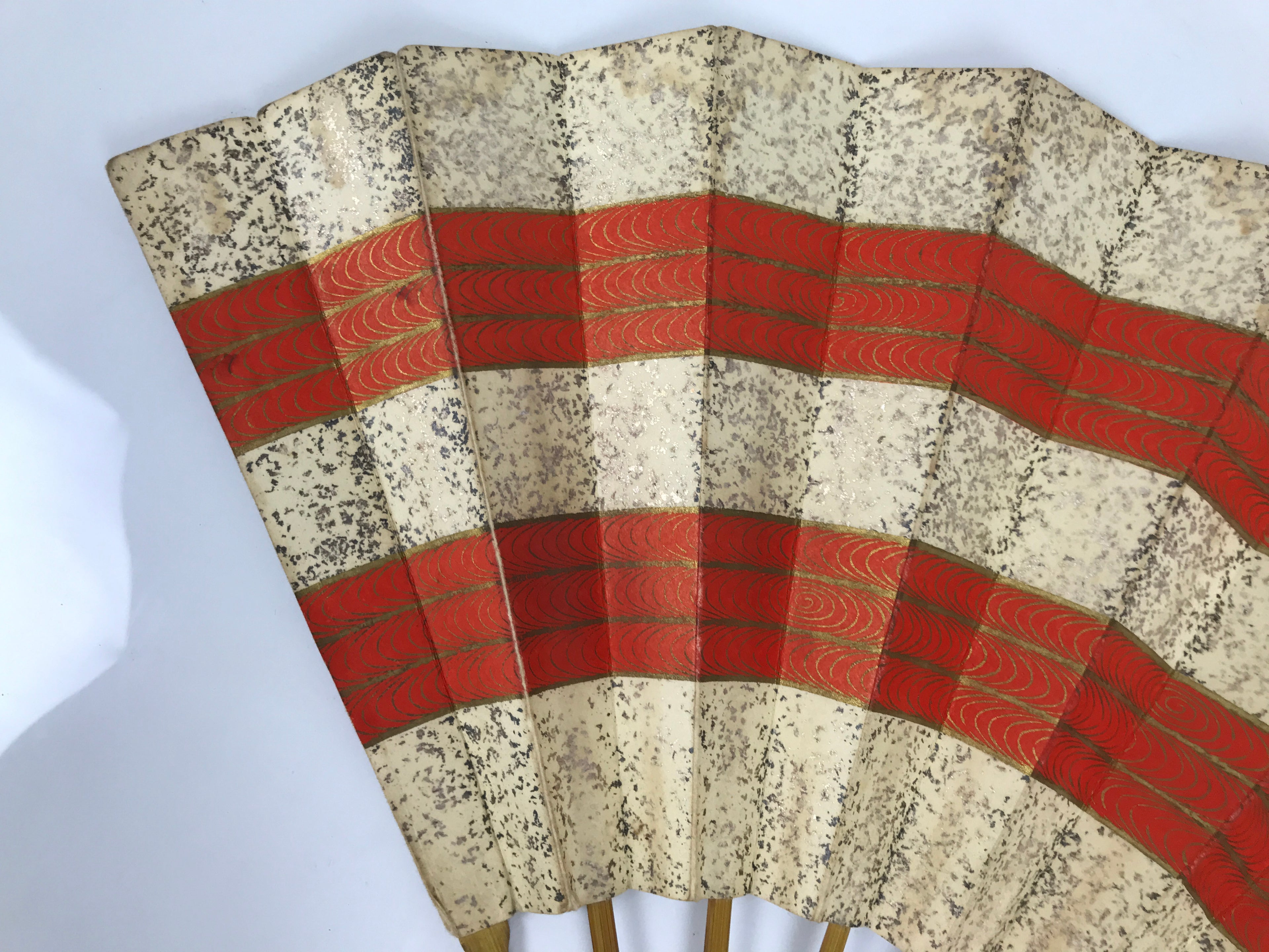 Japanese Folding Fan Sensu Vtg Bamboo Frame Red Beige Gold Waves Pattern 4D953