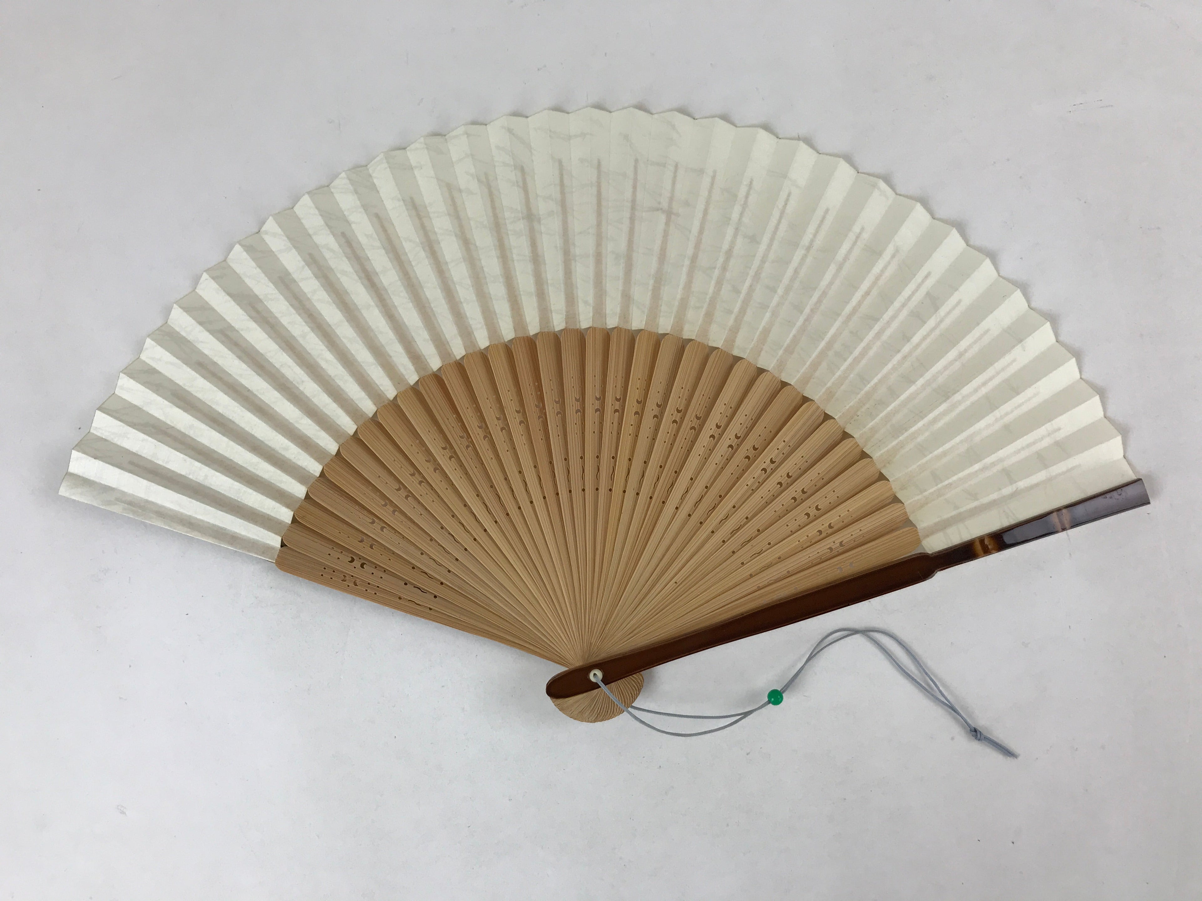 Japanese Folding Fan Sensu Vtg Lacquer Bamboo Frame Cream Green Grass 4D740