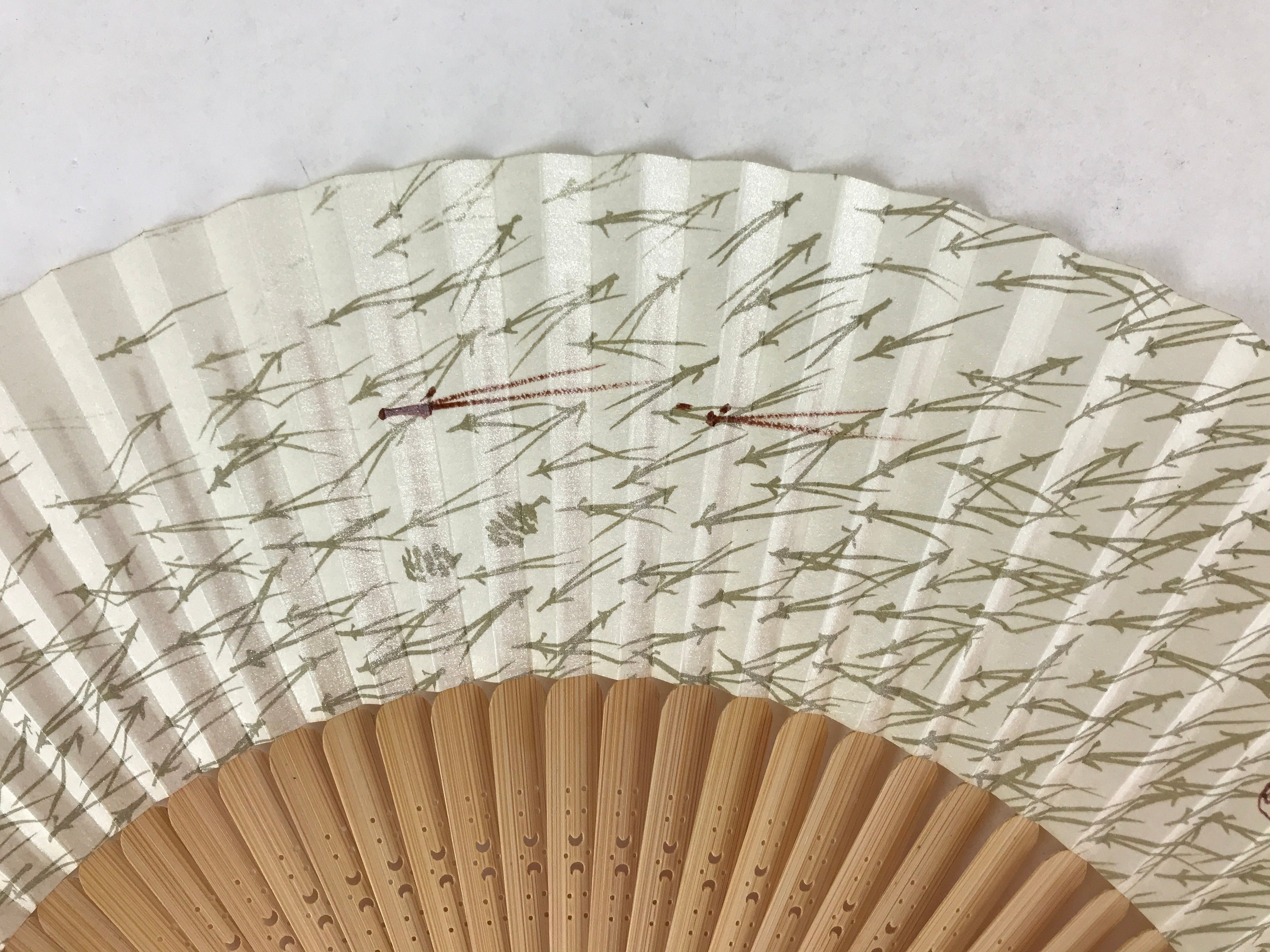 Japanese Folding Fan Sensu Vtg Lacquer Bamboo Frame Cream Green Grass 4D740