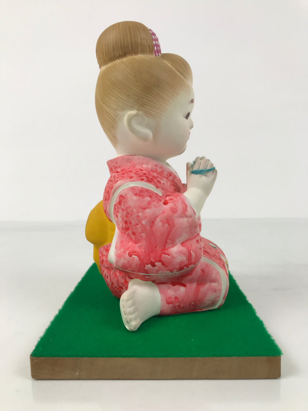 Japanese Girl Playing Ayatori Clay Doll Ningyo Figurine Pink Kimono w/Stand ST90
