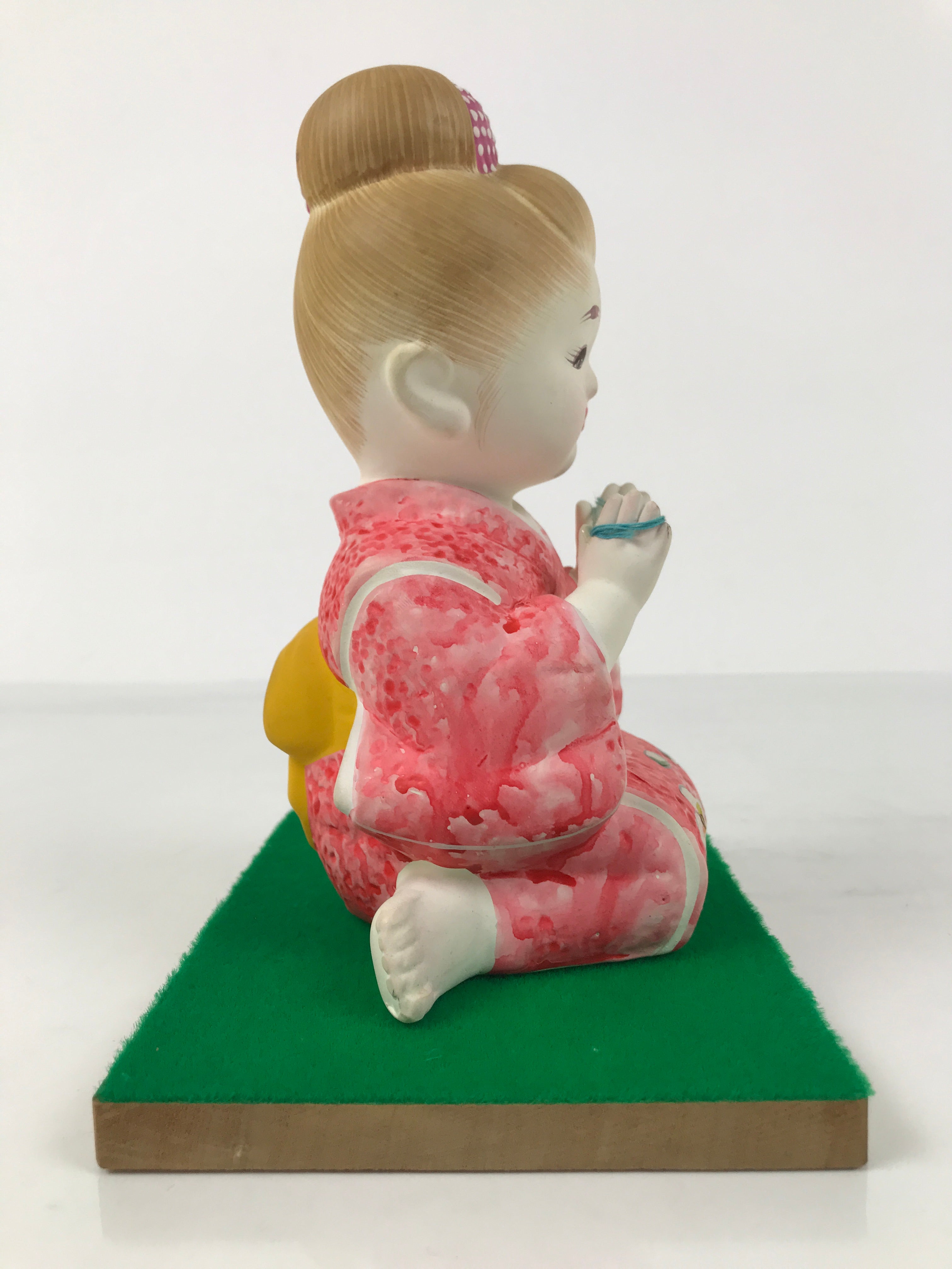 Japanese Girl Playing Ayatori Clay Doll Ningyo Figurine Pink Kimono w/Stand ST90