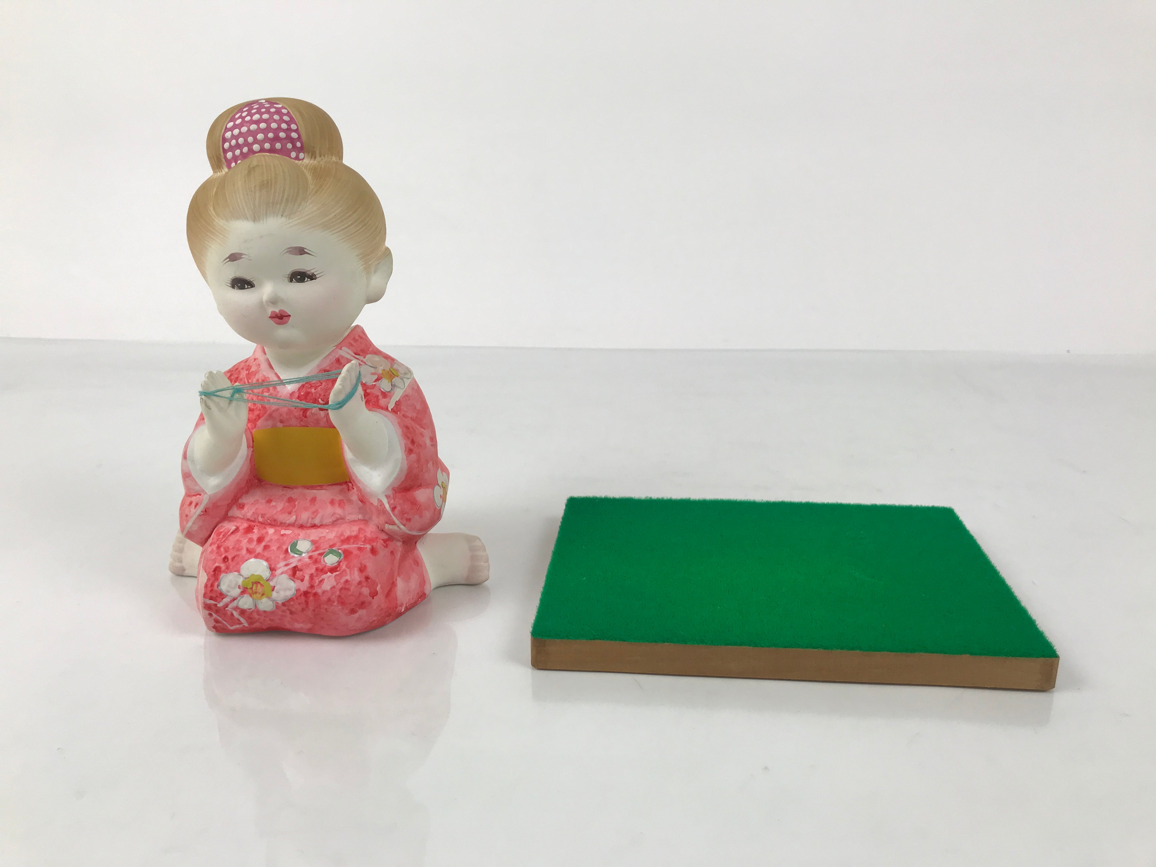 Japanese Girl Playing Ayatori Clay Doll Ningyo Figurine Pink Kimono w/Stand ST90