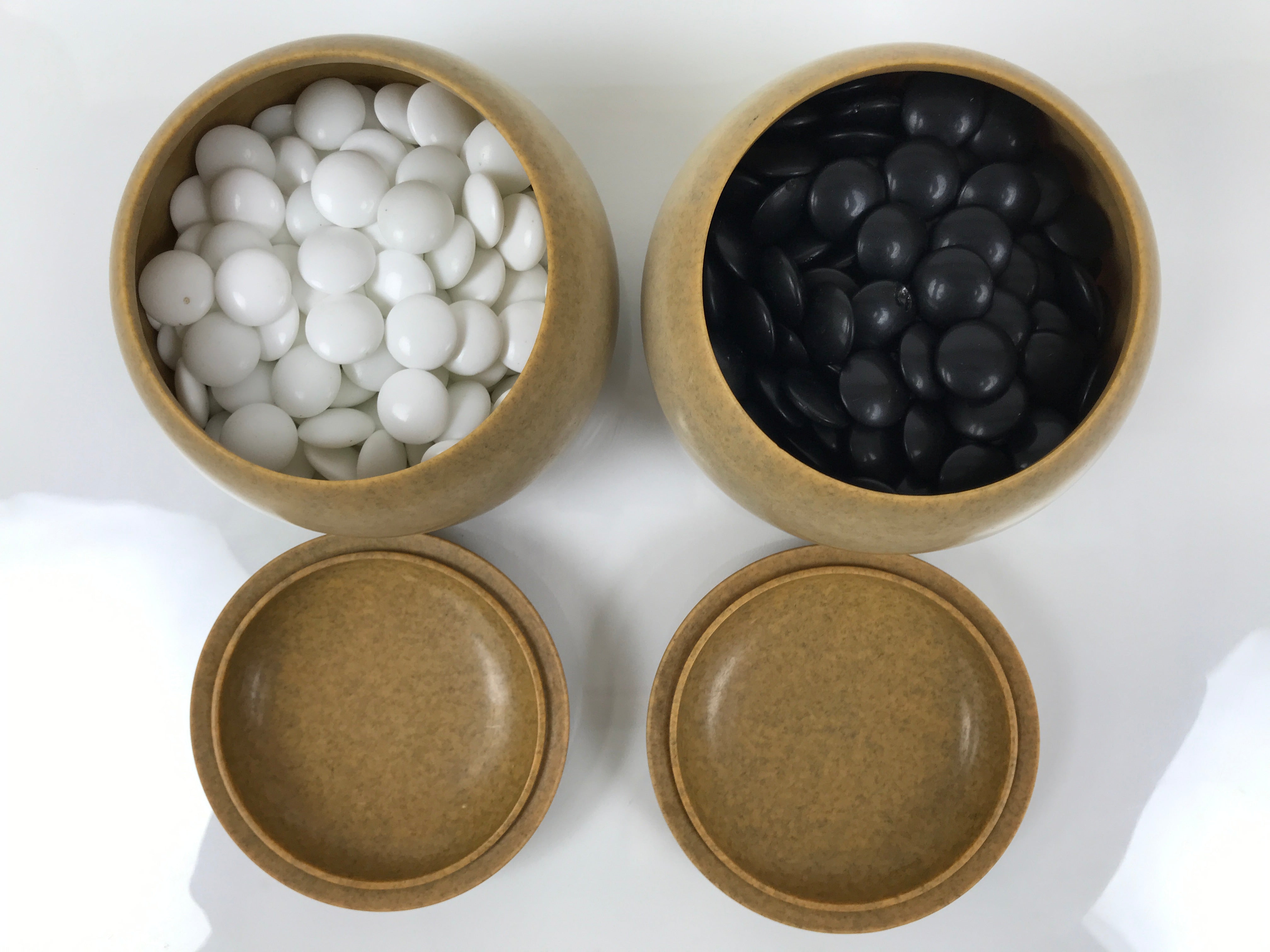 Japanese Go Stone Goishi Game Pieces Set Vtg Igo Brown Resin Bowls Glass GO102