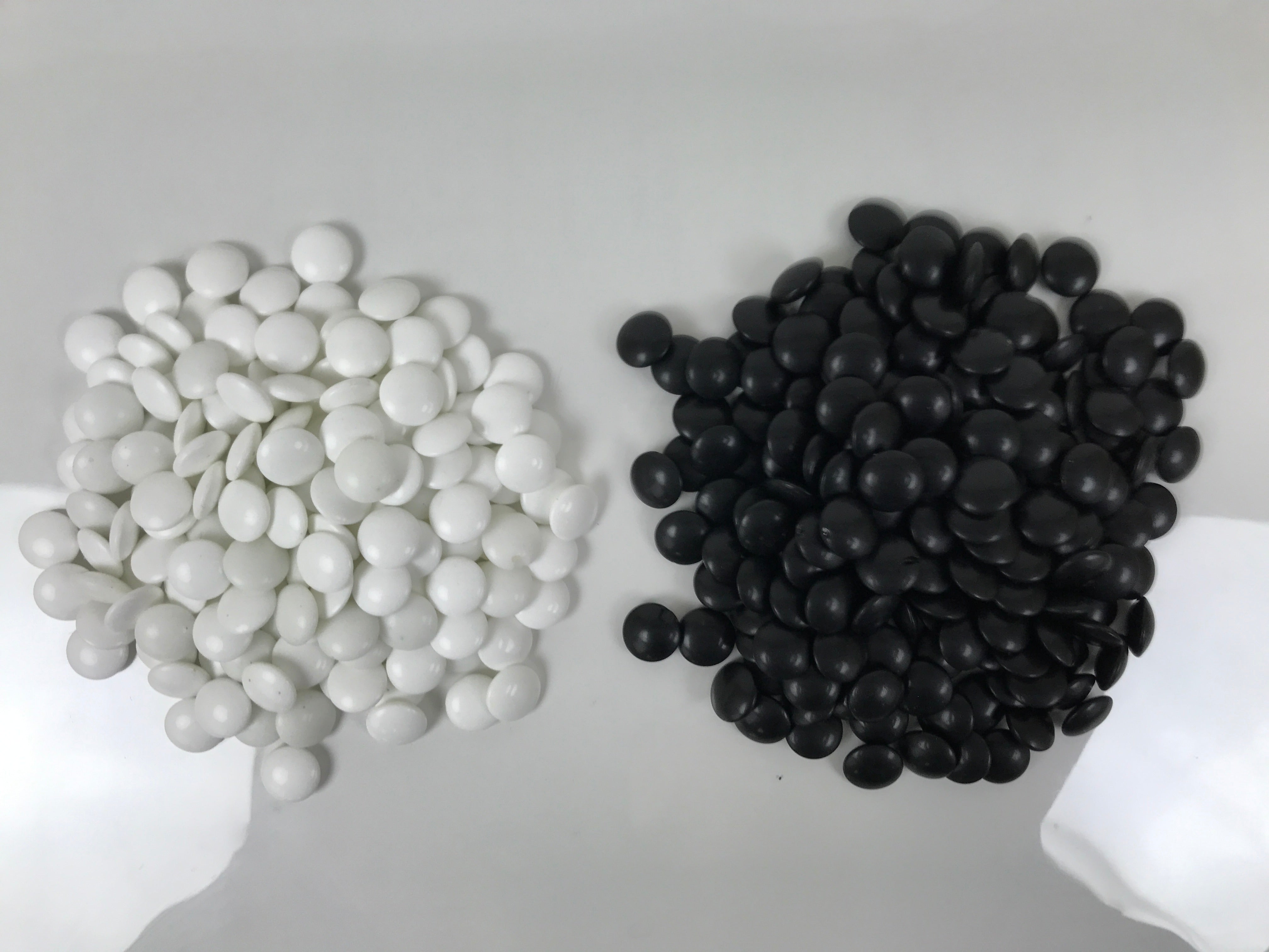 Japanese Go Stone Goishi Game Pieces Set Vtg Igo Brown Resin Bowls Glass GO102