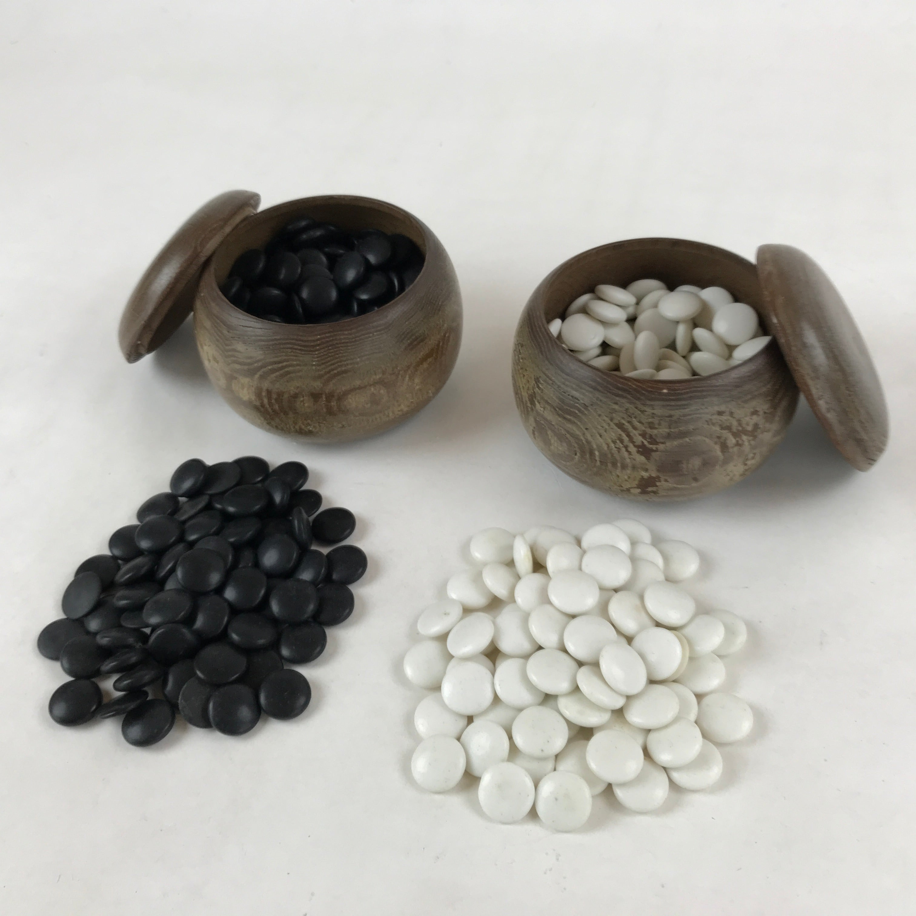Japanese Go Stone Goishi Game Pieces Vtg Igo Brown Wooden Bowls Glass GO92