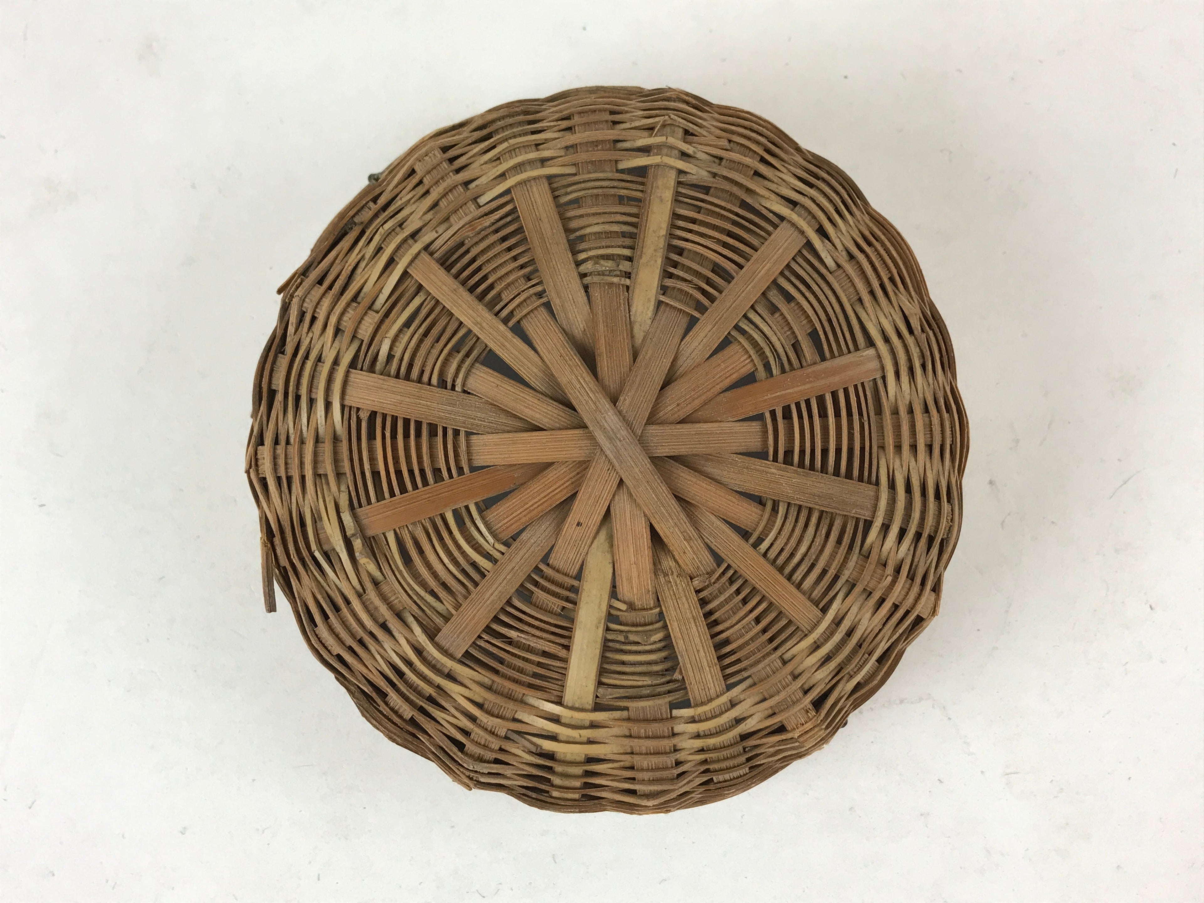 Japanese Handwoven Bamboo Fishing Basket Vtg Kago Tsurikago Brown Lid B229