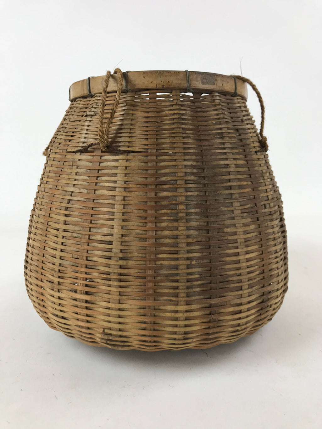 Japanese Handwoven Bamboo Fishing Basket Vtg Kago Tsurikago Brown Lid B229