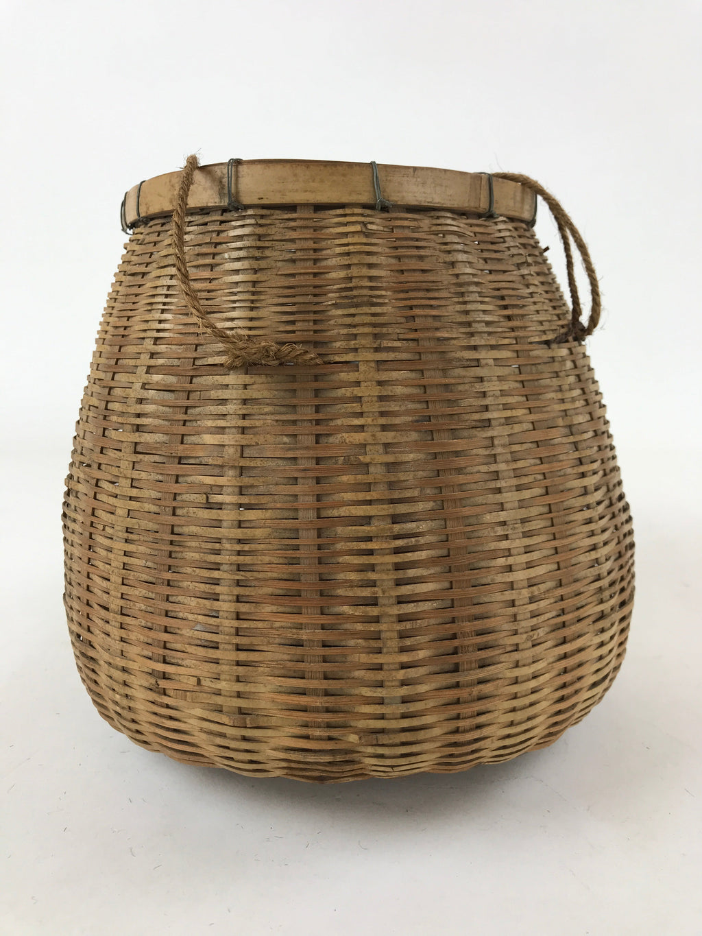Japanese Handwoven Bamboo Fishing Basket Vtg Kago Tsurikago Brown Lid B229