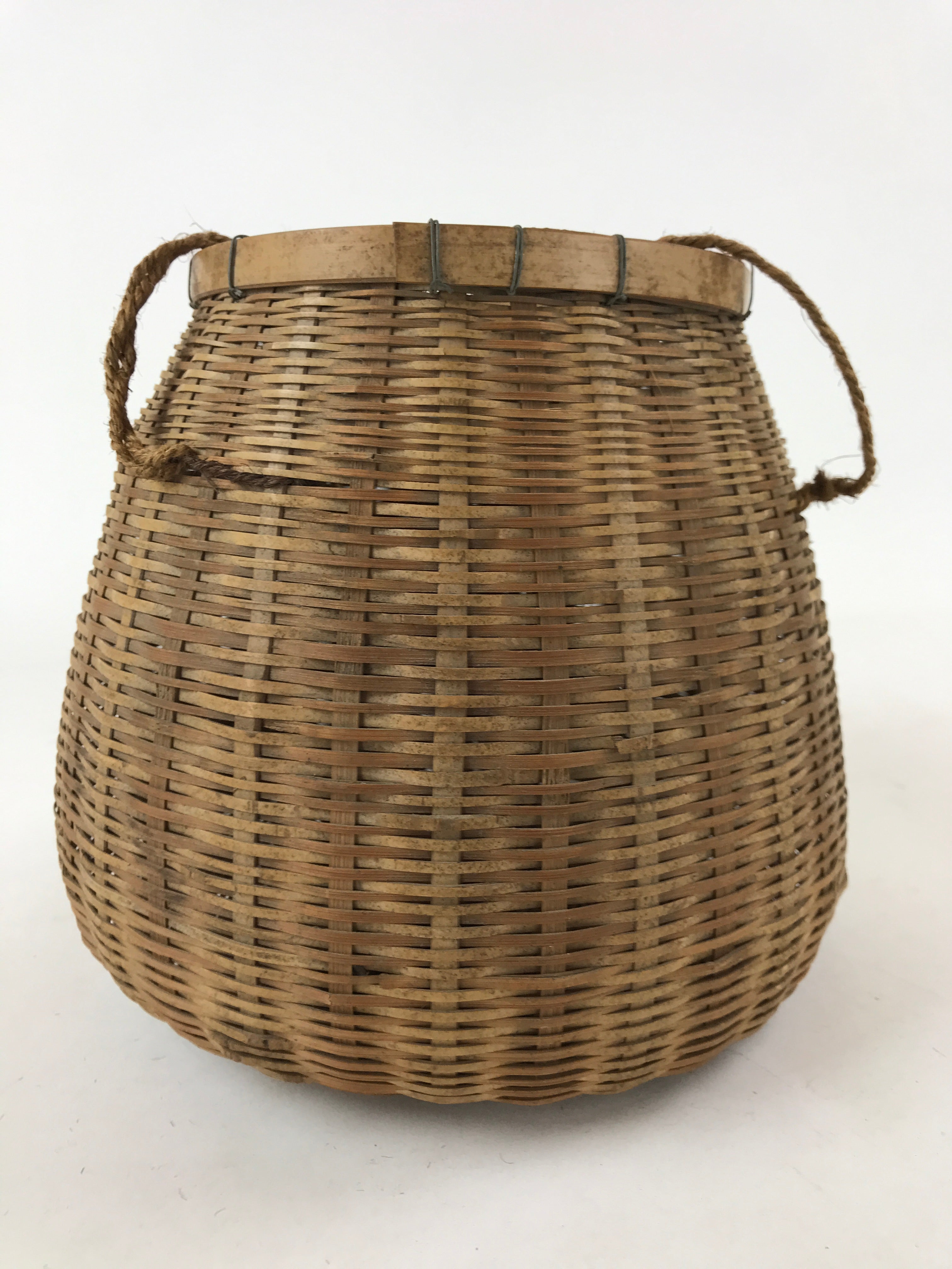 Japanese Handwoven Bamboo Fishing Basket Vtg Kago Tsurikago Brown Lid B229