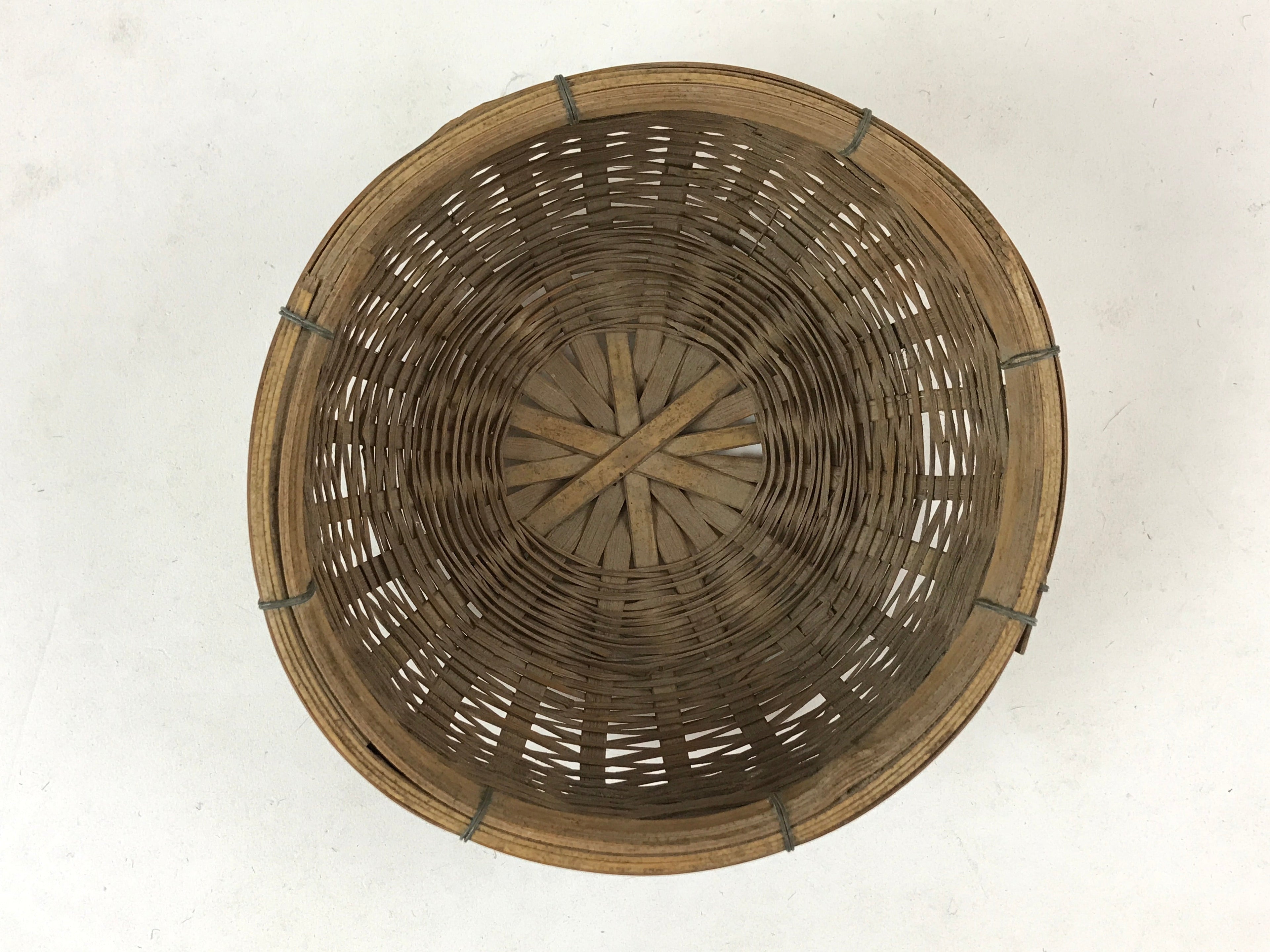 Japanese Handwoven Bamboo Fishing Basket Vtg Kago Tsurikago Brown Lid B229