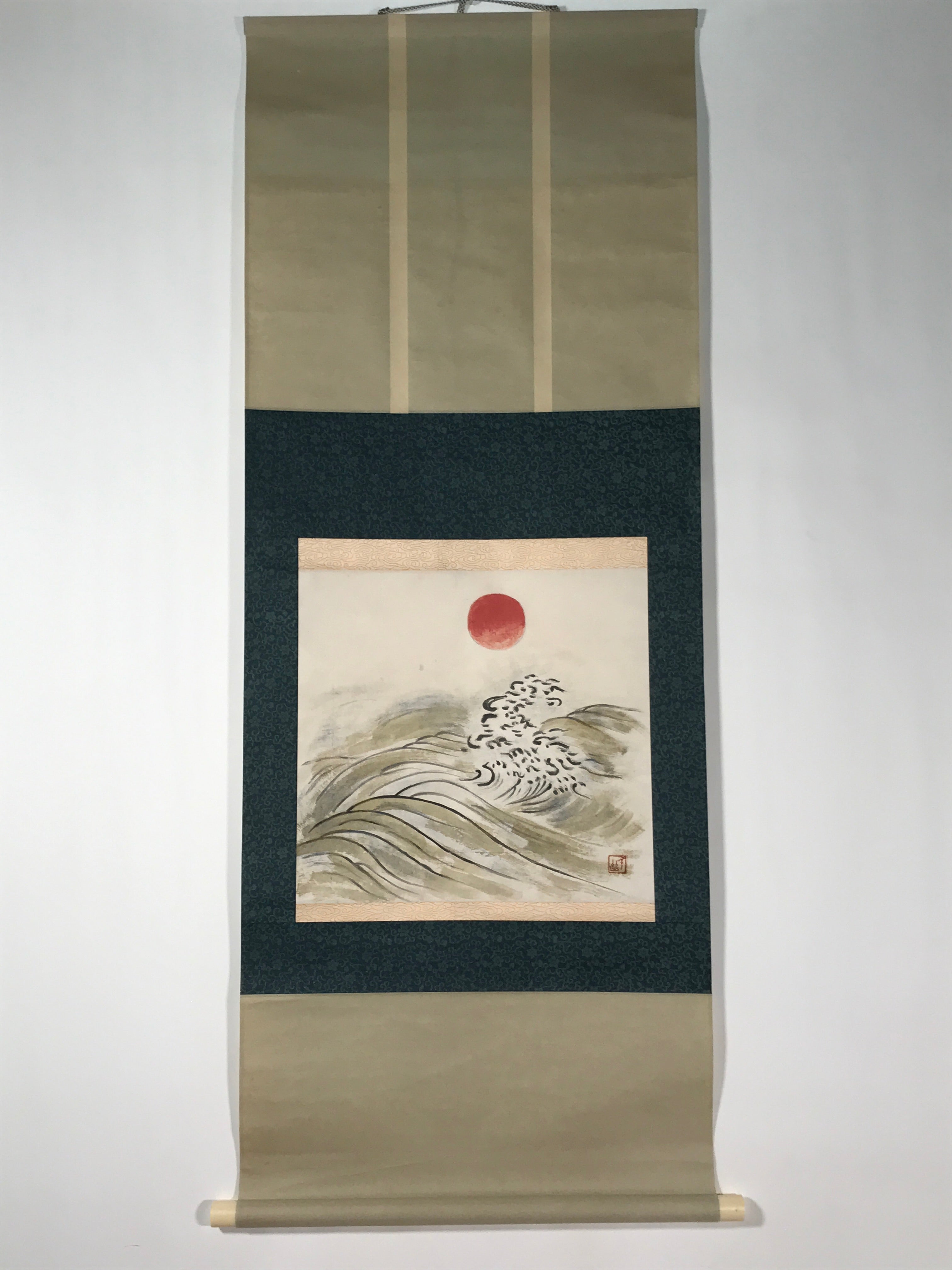 Japanese Hanging Scroll Kakejiku Vtg Waves Rising Sun Seascape Color KJ115