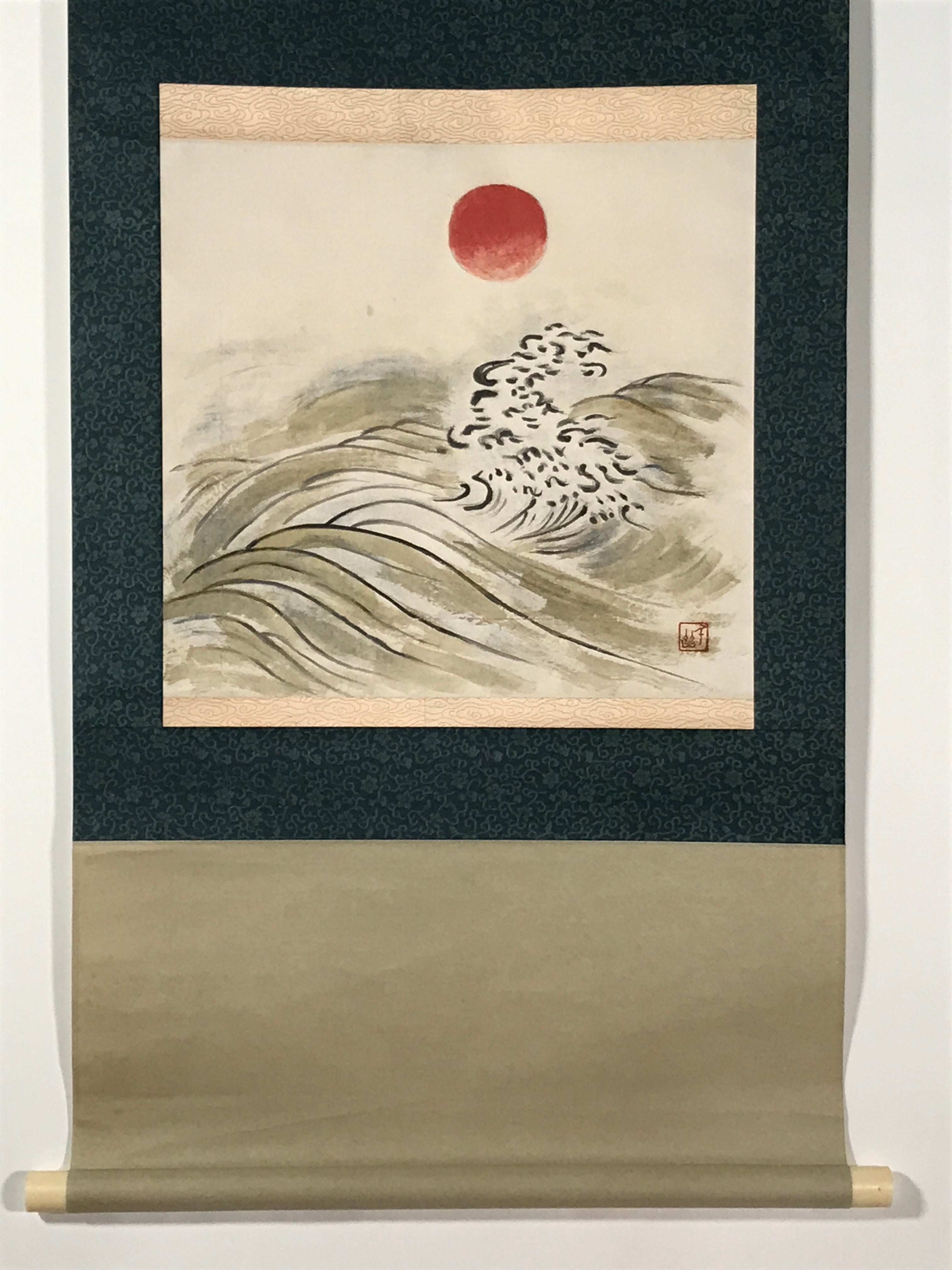 Japanese Hanging Scroll Kakejiku Vtg Waves Rising Sun Seascape Color KJ115