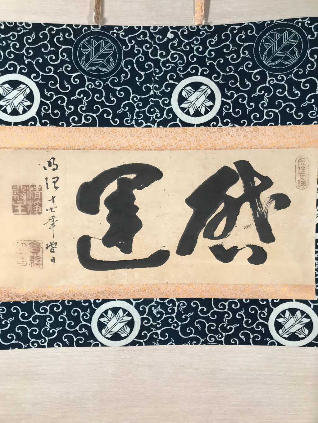 Japanese Hanging Scroll Vtg Kakejiku Buddhist Calligraphy Ink Black Kamon KJ109