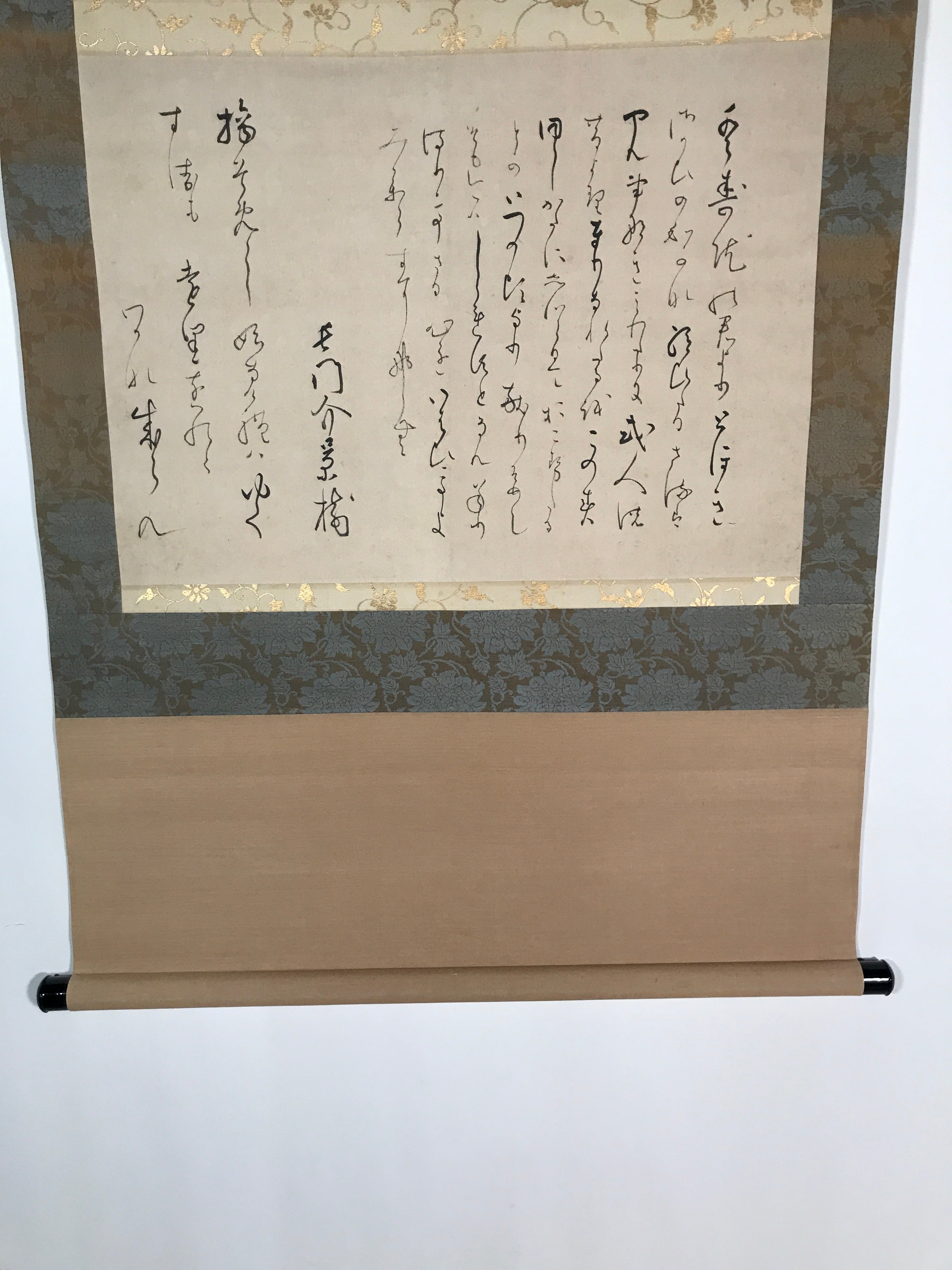 Japanese Hanging Scroll Vtg Kakejiku Calligraphy Text Cursive Script Floral KJ54