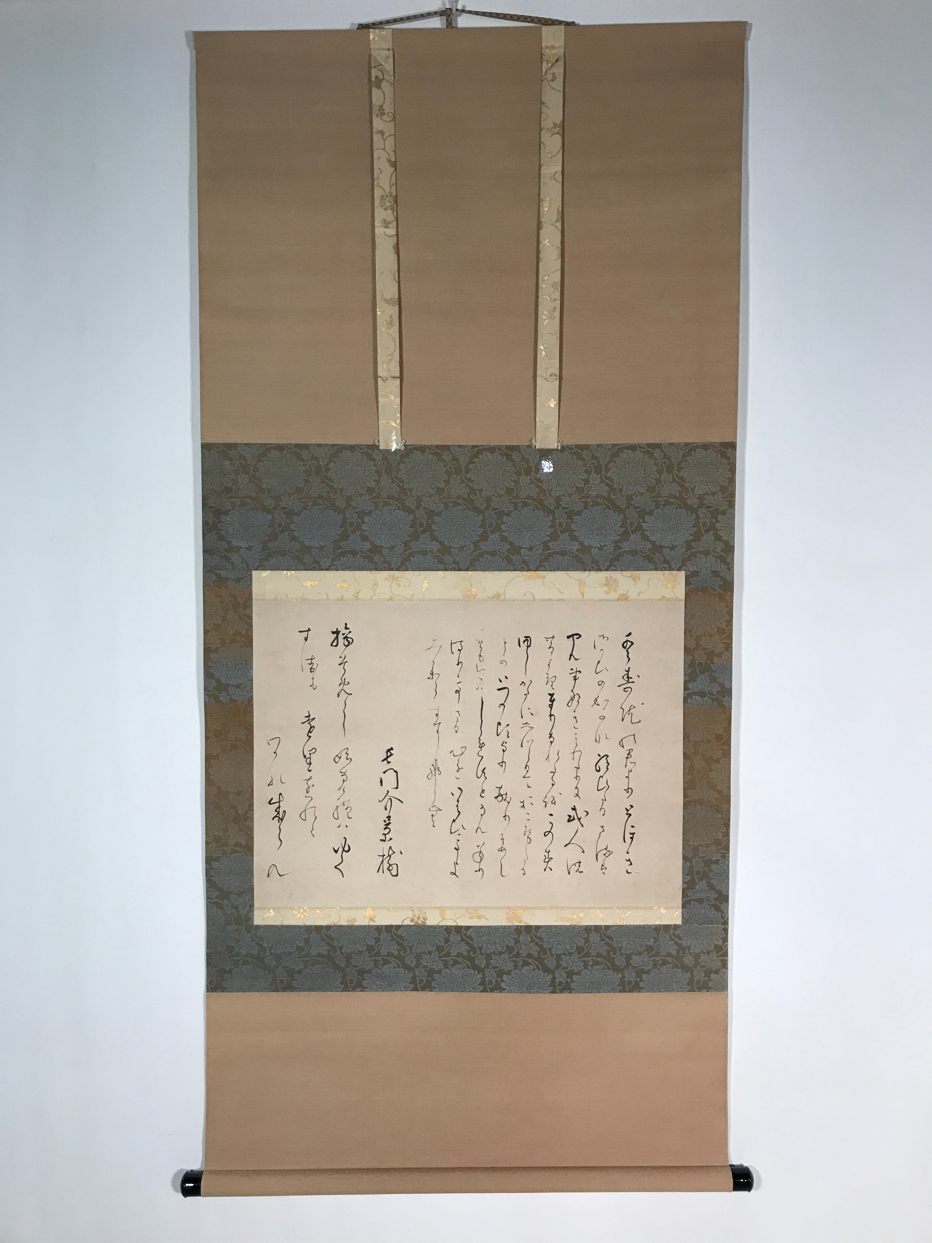 Japanese Hanging Scroll Vtg Kakejiku Calligraphy Text Cursive Script Floral KJ54