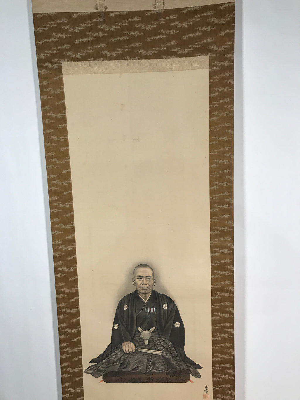 Japanese Hanging Scroll Vtg Kakejiku Portrait Man Sitting Kimono Medals KJ58