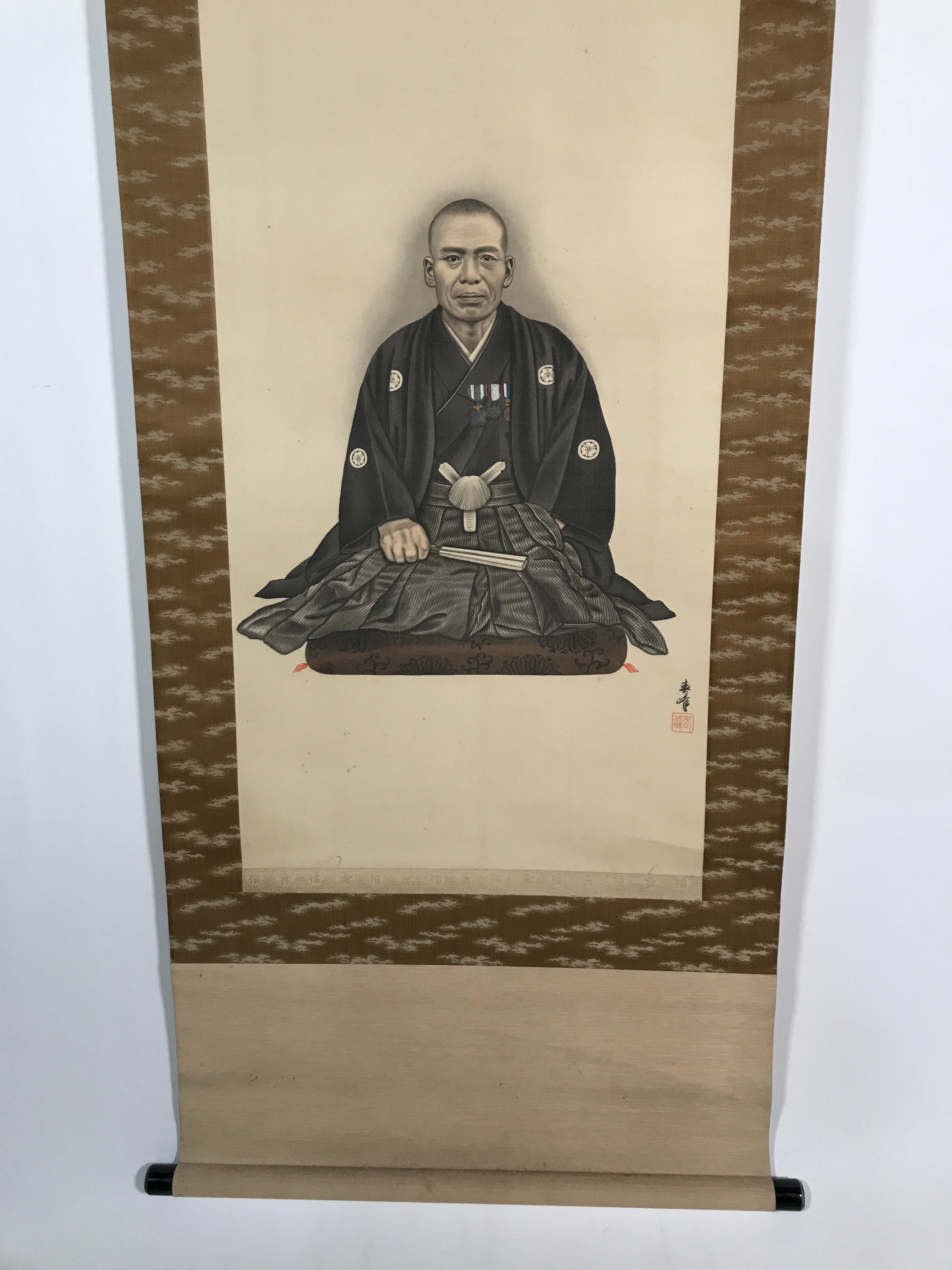 Japanese Hanging Scroll Vtg Kakejiku Portrait Man Sitting Kimono Medals KJ58