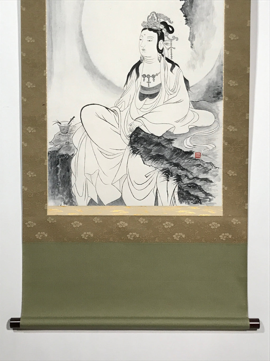 Japanese Hanging Scroll Vtg Kannon Seated On Rock Buddhist Kakejiku SC839