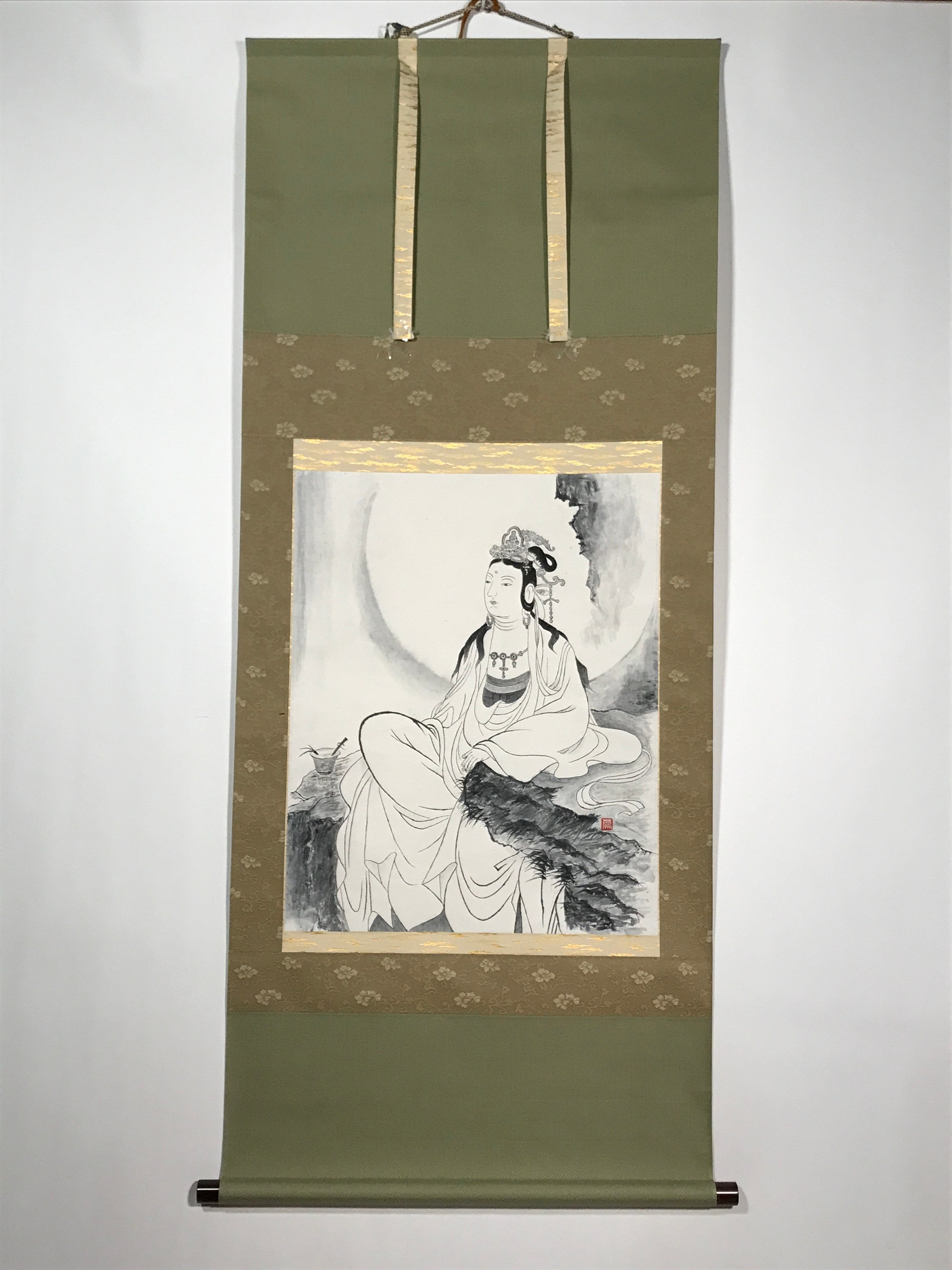 Japanese Hanging Scroll Vtg Kannon Seated On Rock Buddhist Kakejiku SC839