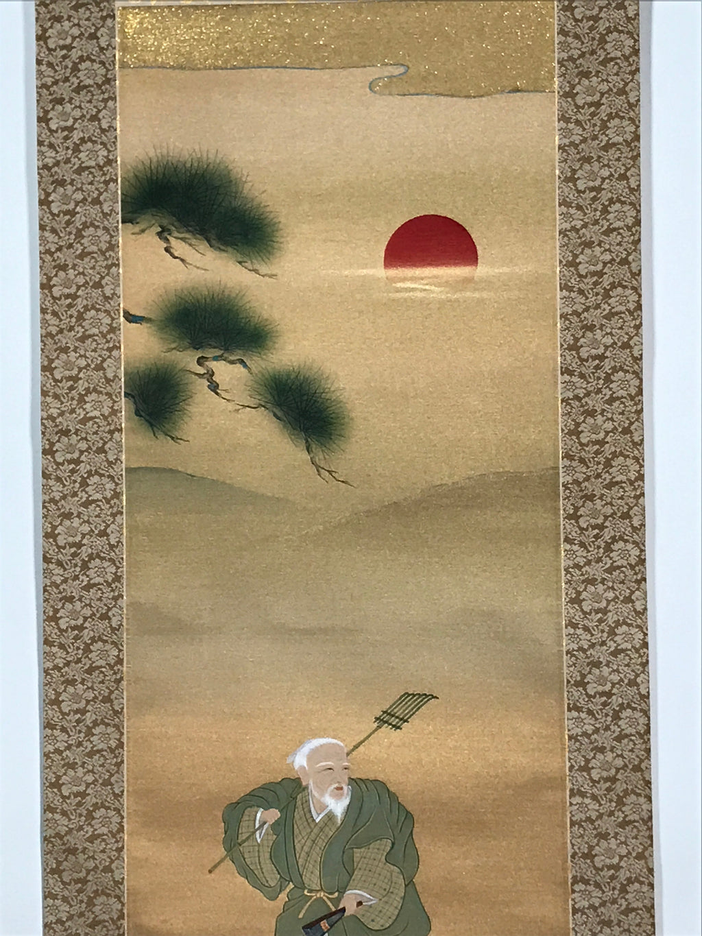 Japanese Hanging Scroll Vtg Old Man Green Kimono Sun Pine Tree Kakejiku SC850