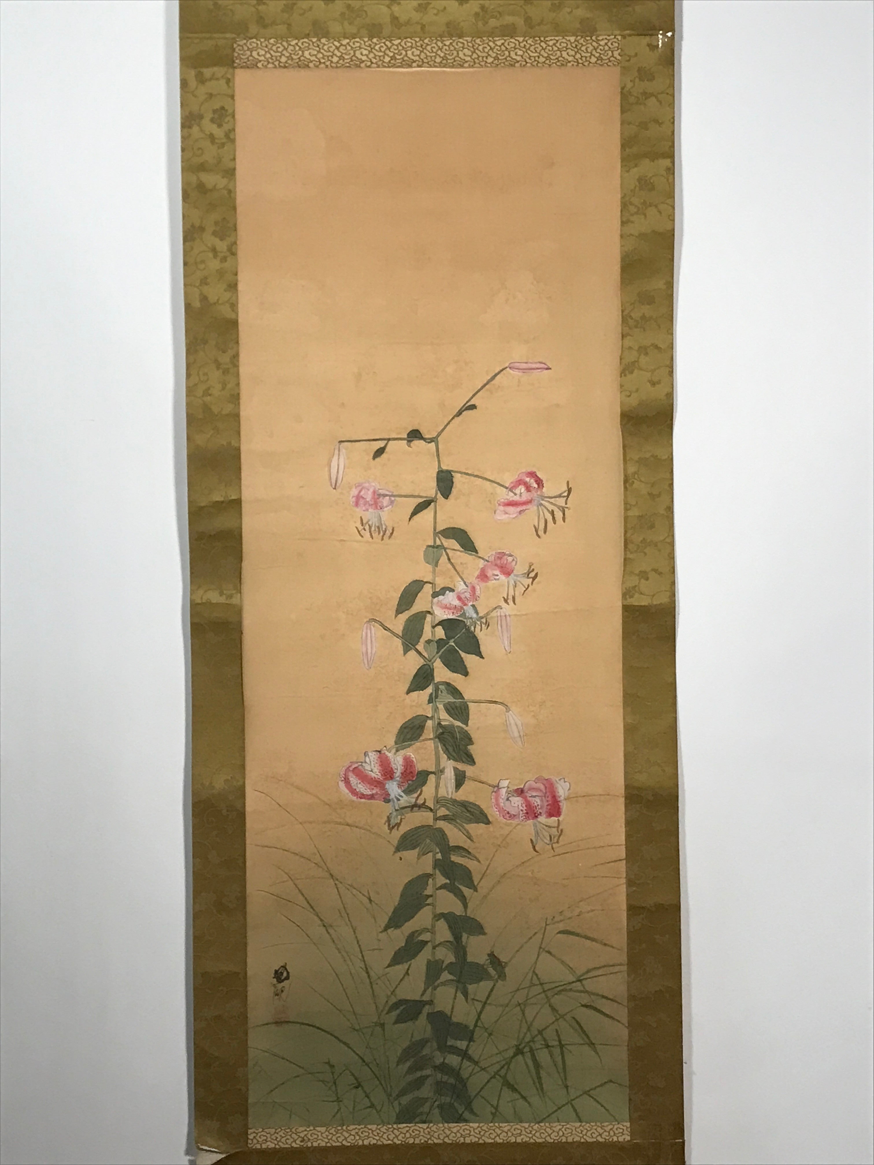 Japanese Hanging Scroll Vtg Red Lily Flowers Green Leaves Floral Kakejiku SC837