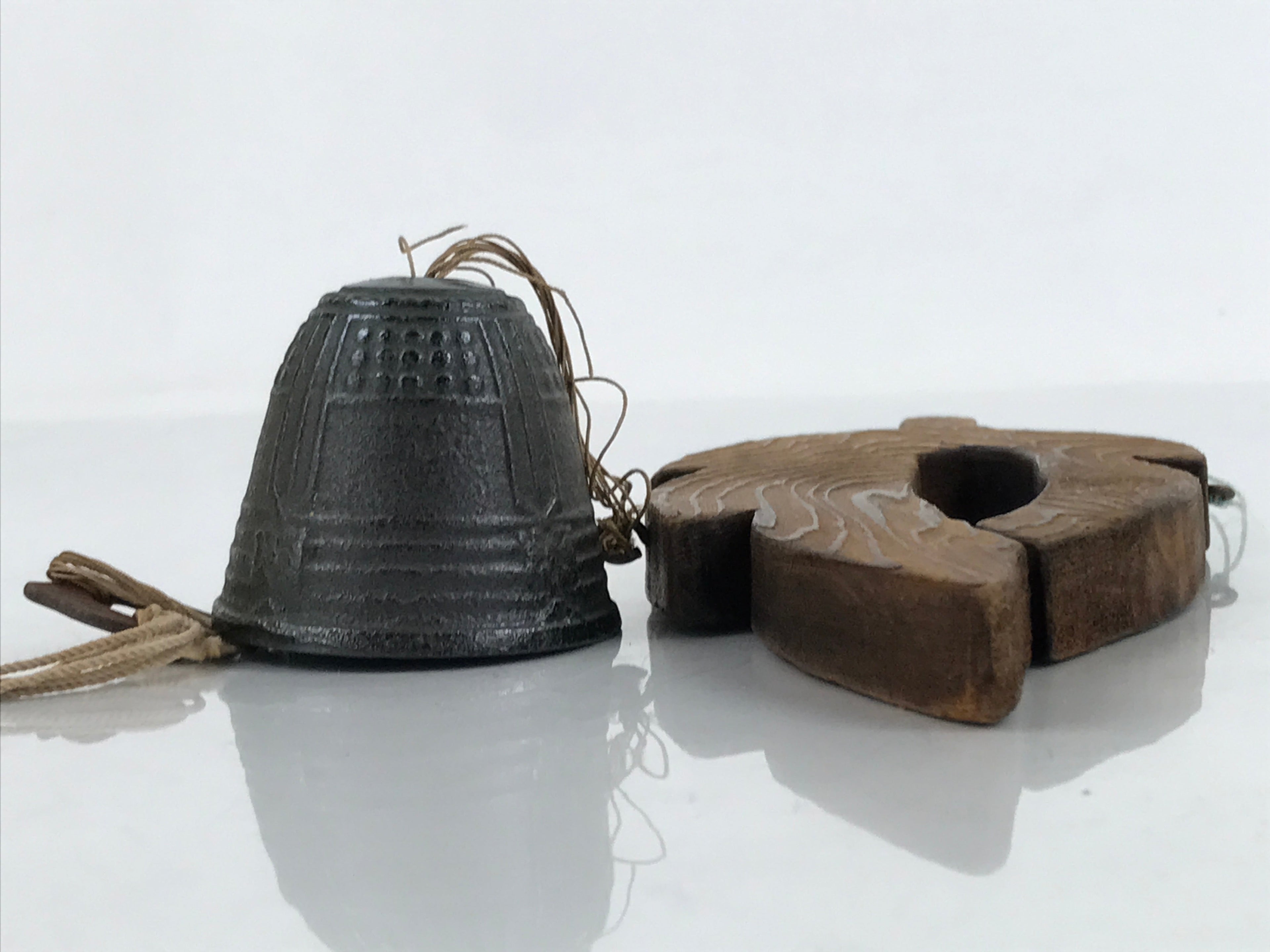 Japanese Iron Furin Wind Chime Tetsurin Vtg Bell Wooden Feather Charm DR528