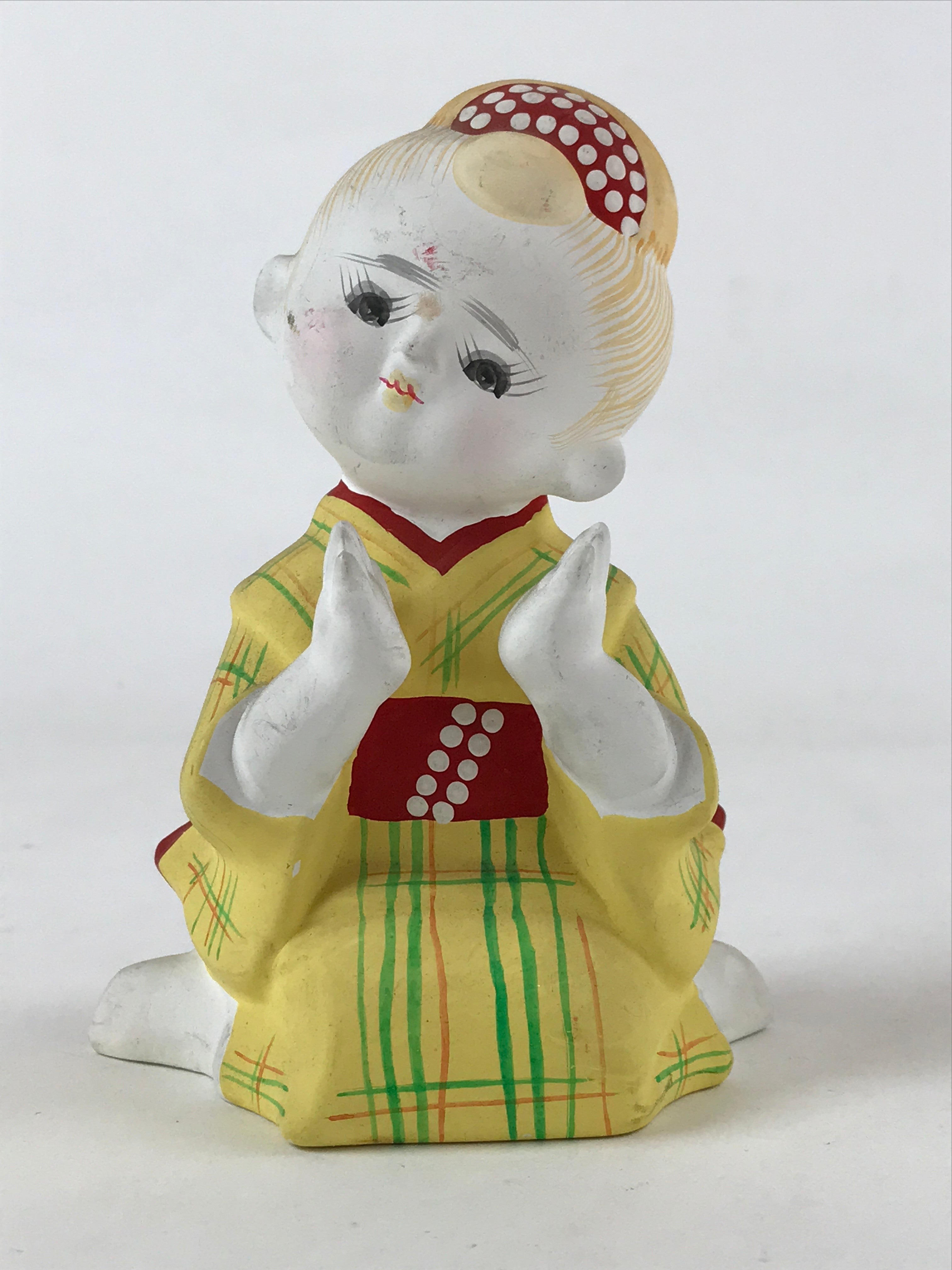 Japanese Kimono Girl Clapping Hands Figurine Vtg Painted Ceramic Yellow BD938