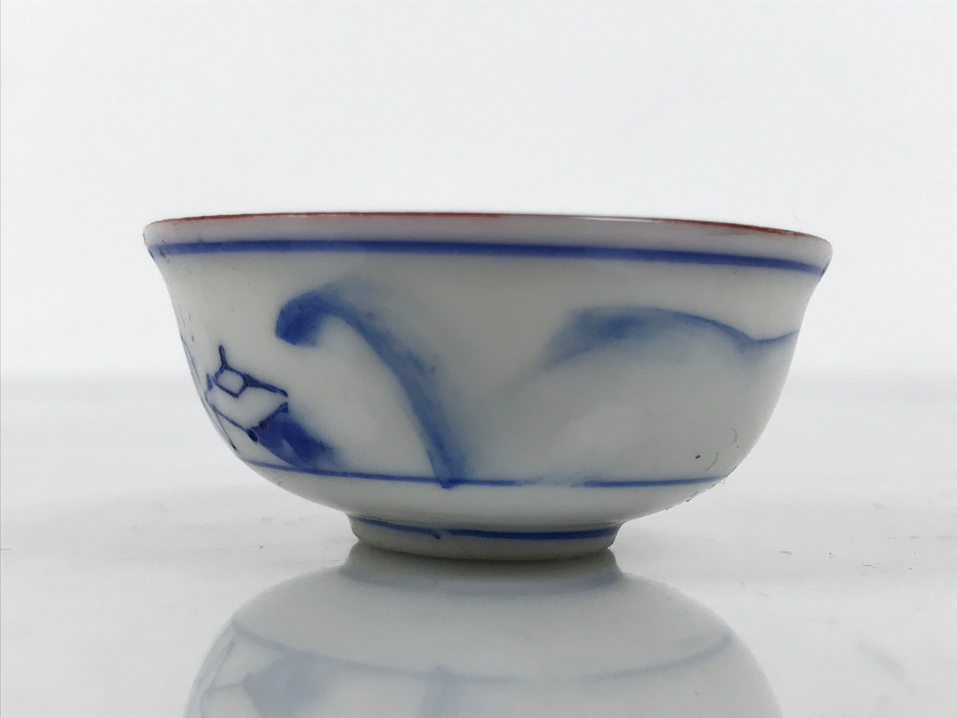 Japanese Kutani Imari Porcelain Sake Cup Vtg Tsubomi Ochoko Mountain Temple G344