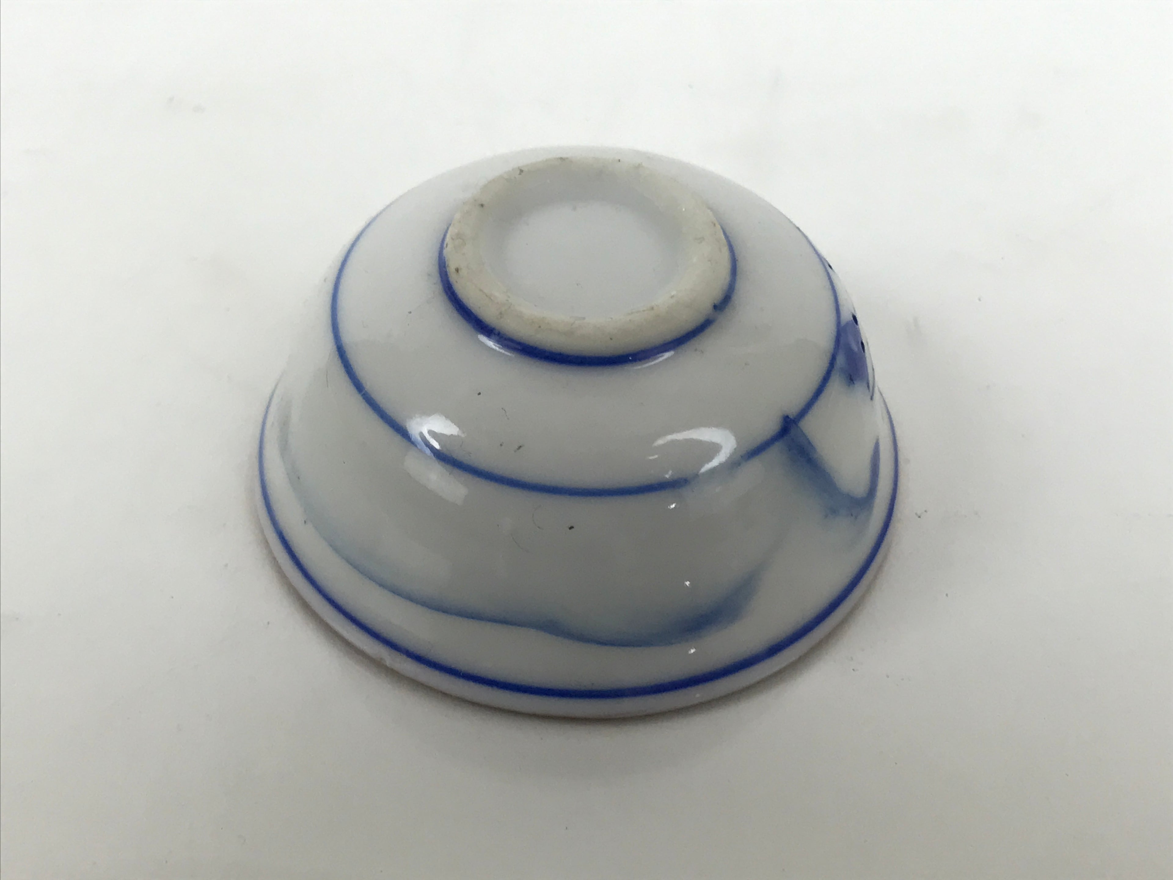 Japanese Kutani Imari Porcelain Sake Cup Vtg Tsubomi Ochoko Mountain Temple G344