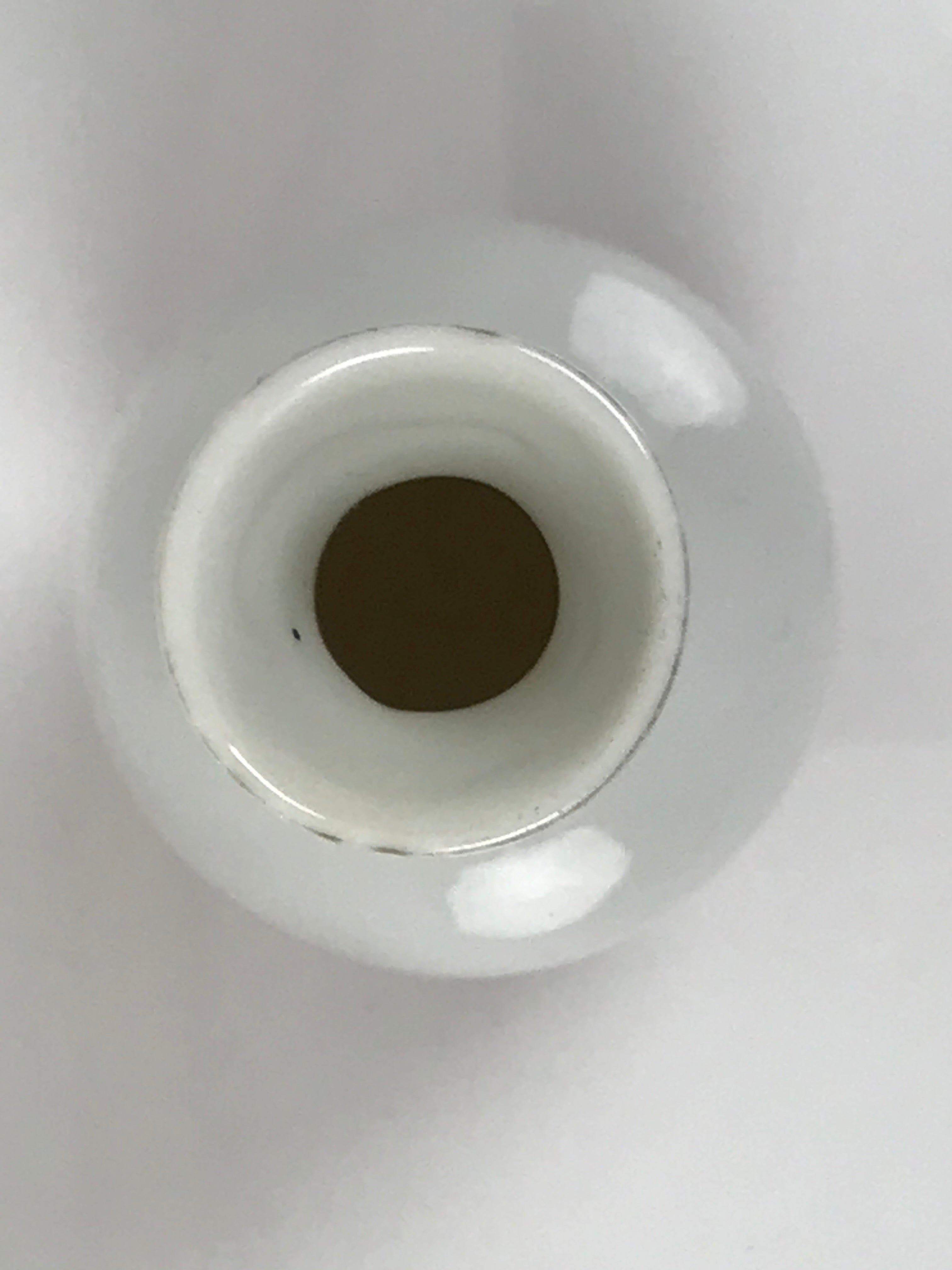 Japanese Kutani Porcelain Sake Bottle Tokkuri Vtg White Red Gold Lines TS843