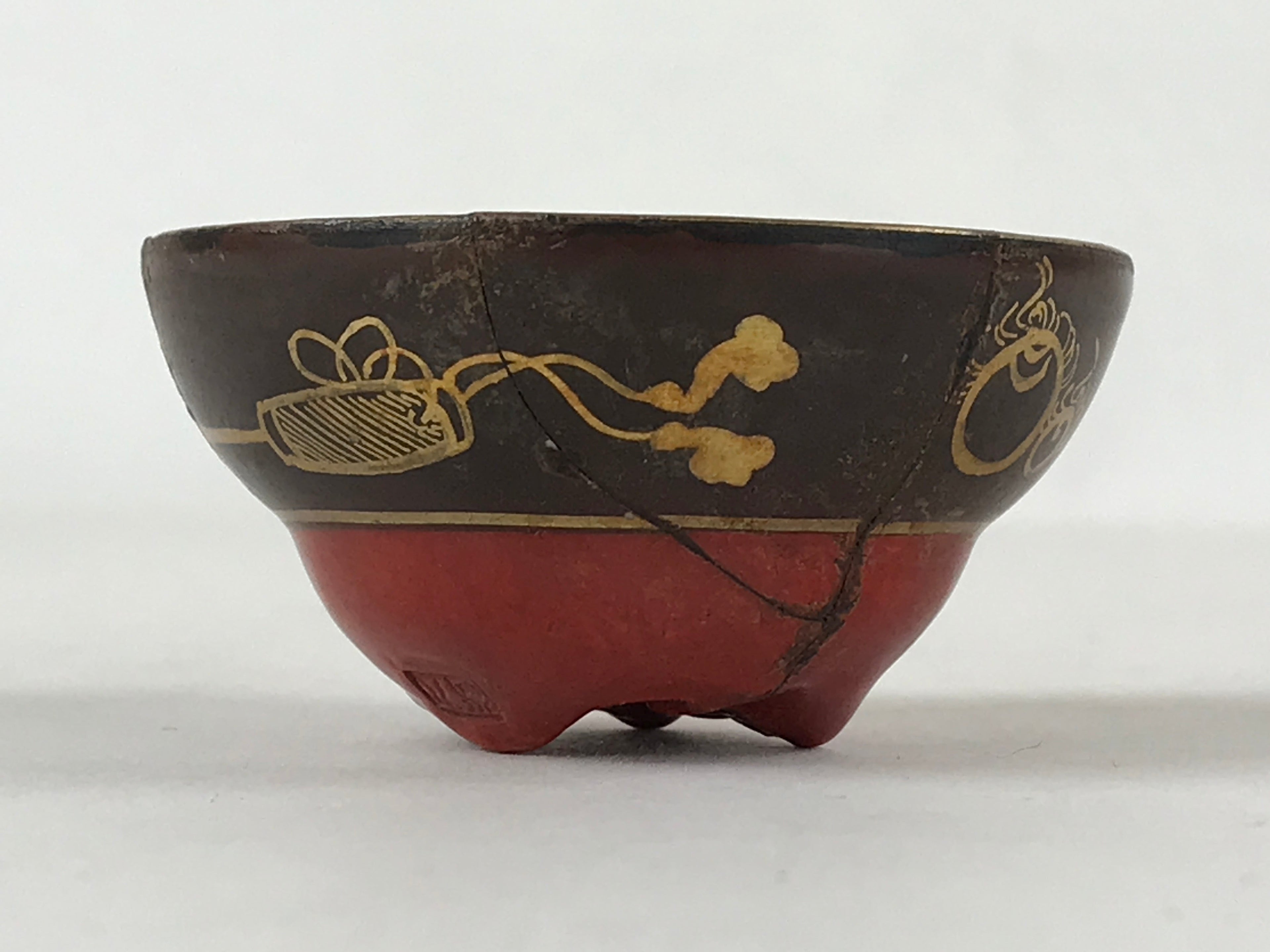 Japanese Kutani Porcelain Sake Cup Vtg Red Face Bottom Green Gold Character G113